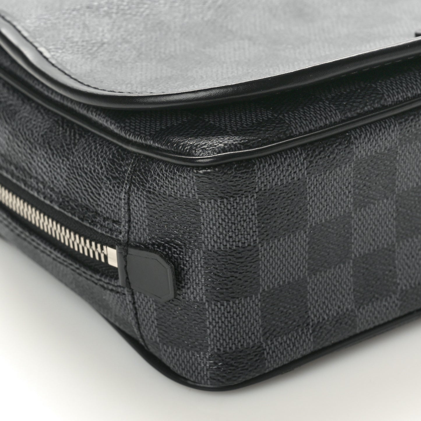 Damier Graphite Hanging Toiletry Kit