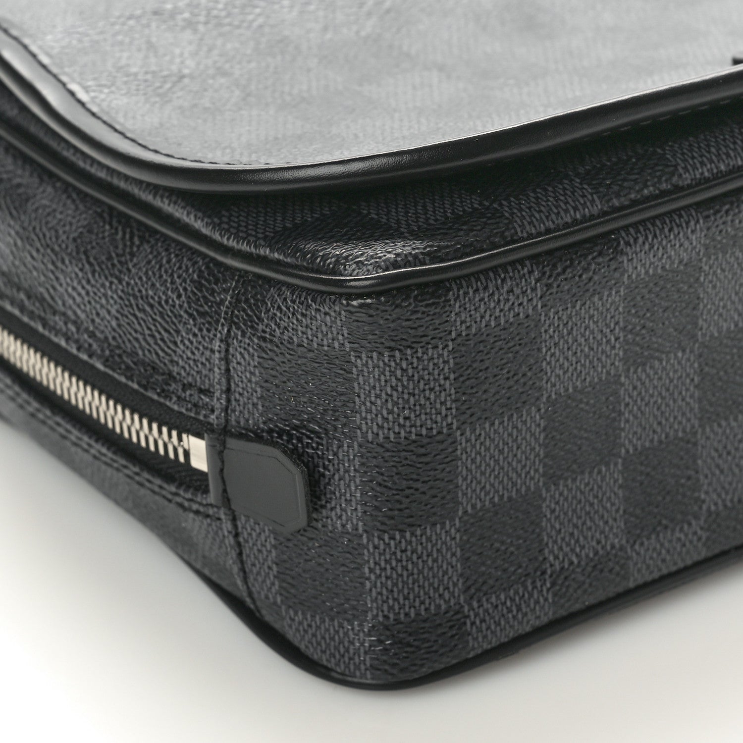 Louis Vuitton Damier Graphite Hanging Toiletry Kit 9 of 10