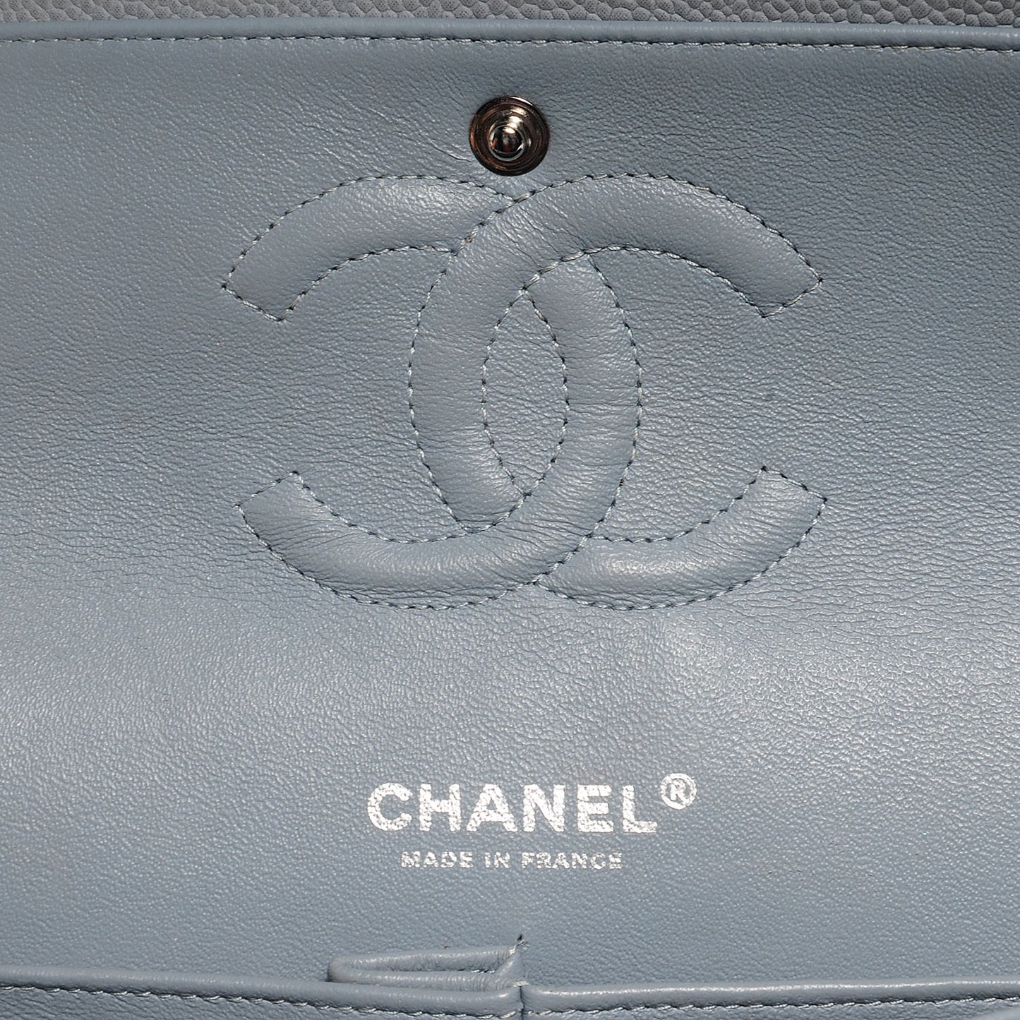 Iridescent Caviar Medium Double Flap Light Grey