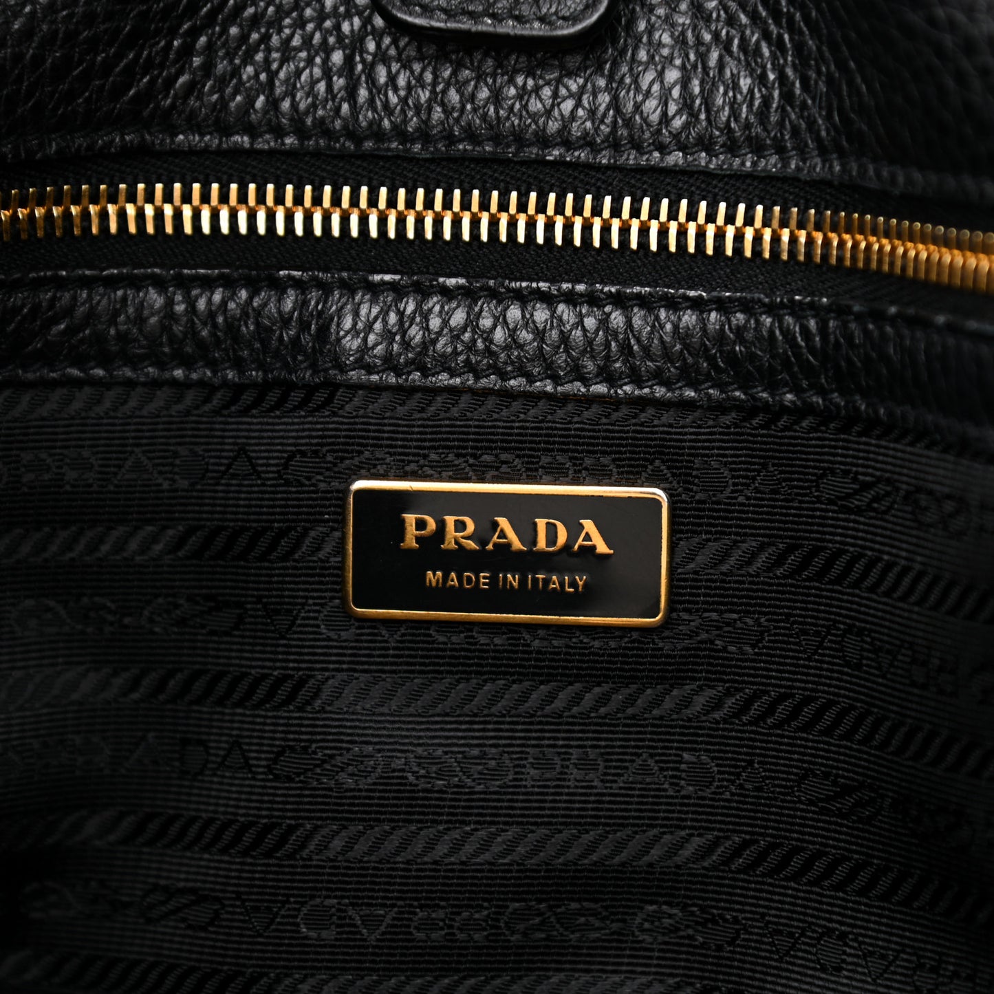 Vitello Daino Shoulder Bag Black