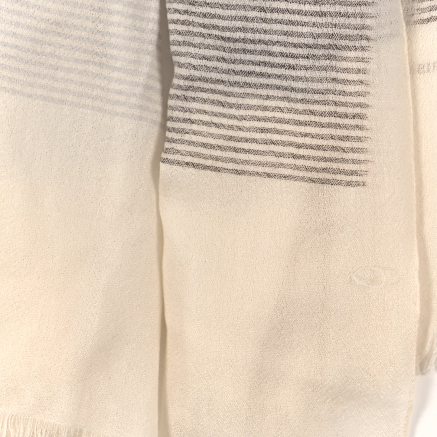 Cashmere Horizon Gradient Fringe Stole Ivory Gris