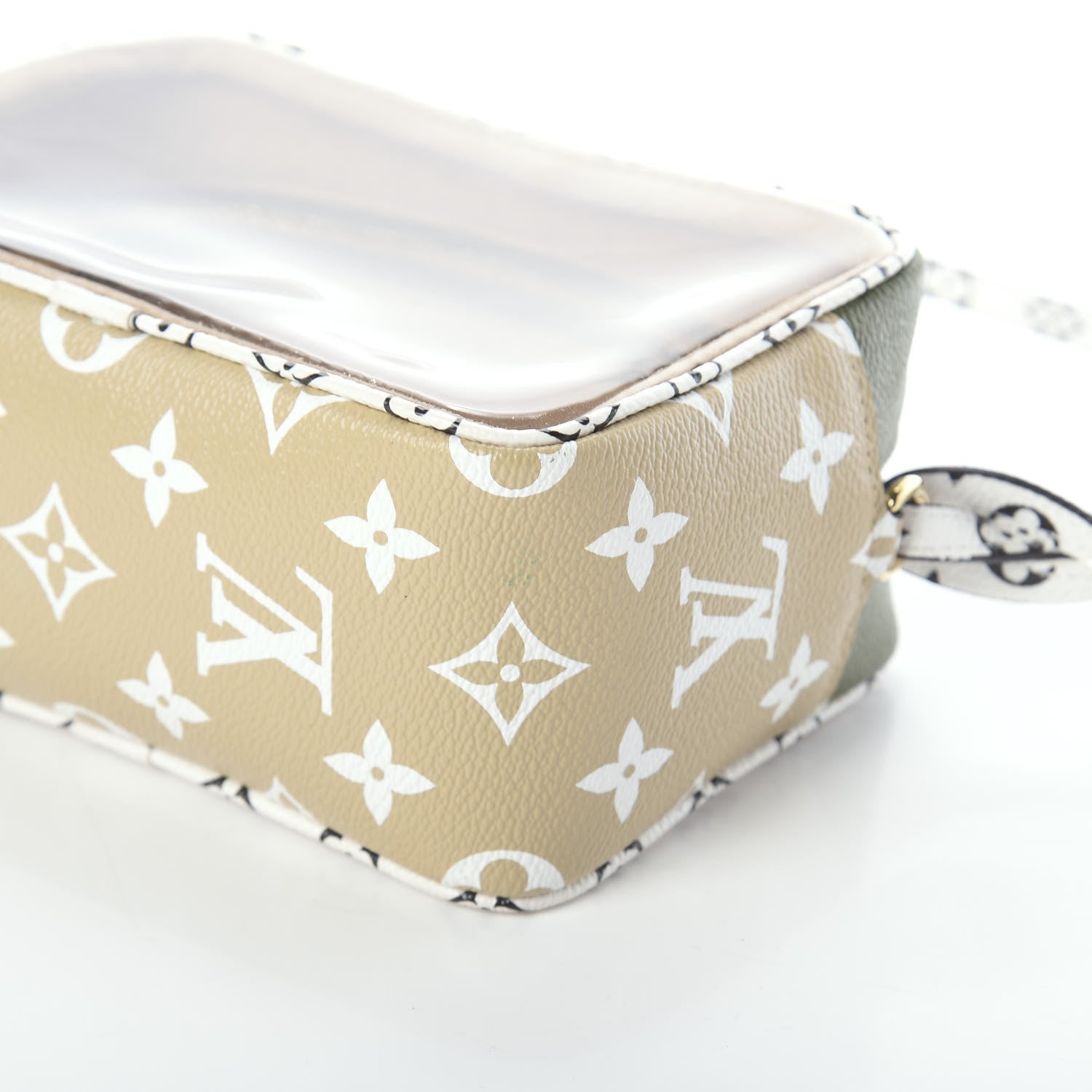 Louis Vuitton Monogram Giant Beach Pouch Kaki 9 of 9