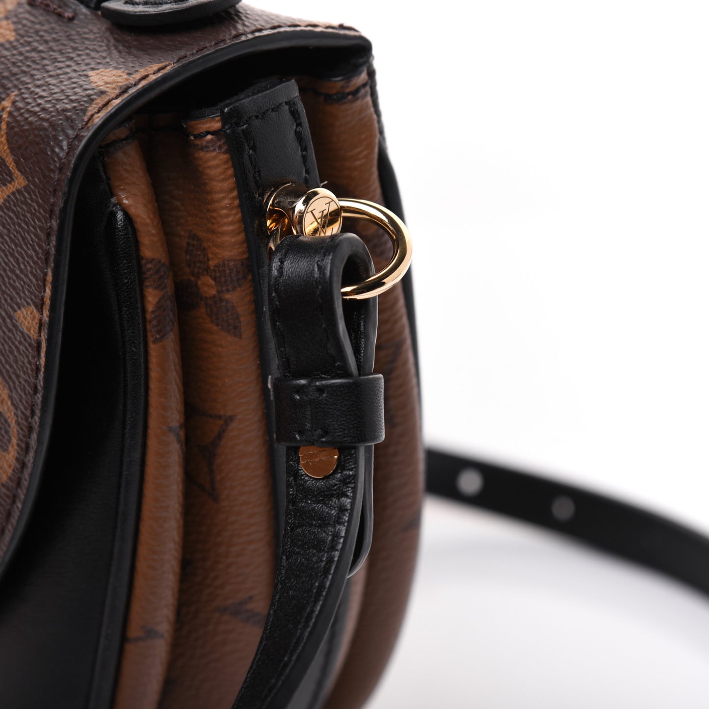 Reverse Monogram Chantilly Lock Black