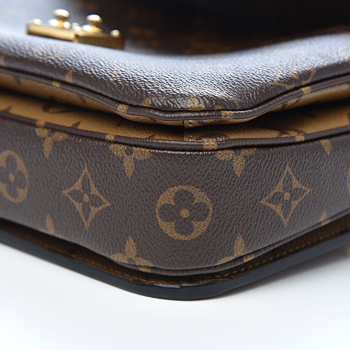 Reverse Monogram Pochette Metis