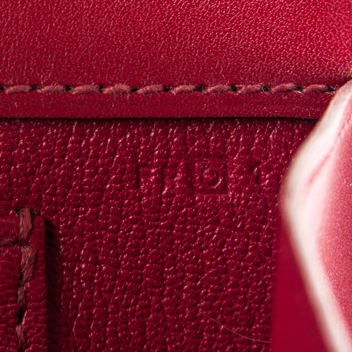 Tadelakt Medor 23 Clutch Rubis