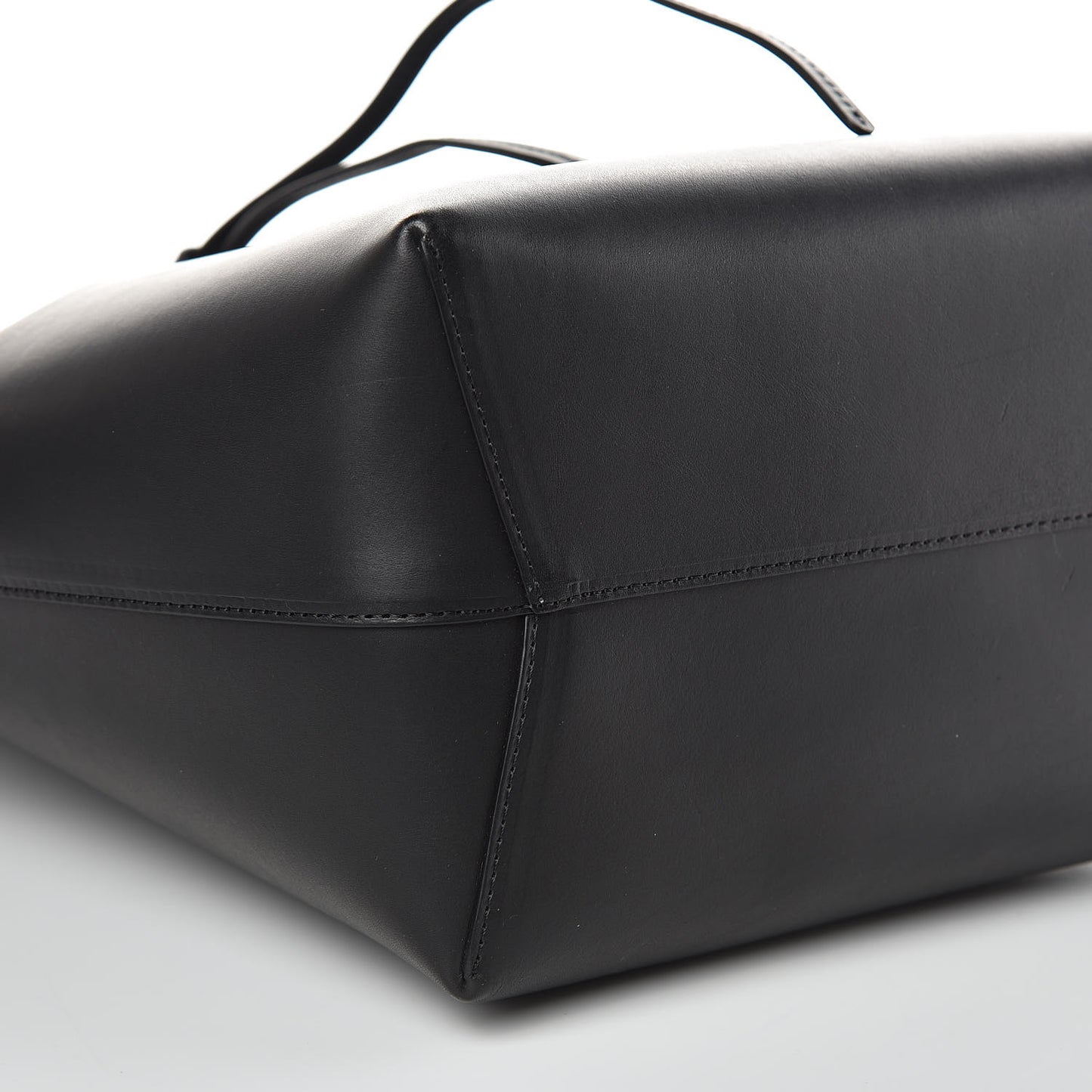 Vegetable Tanned Calfskin Bucket Bag Black Flamma