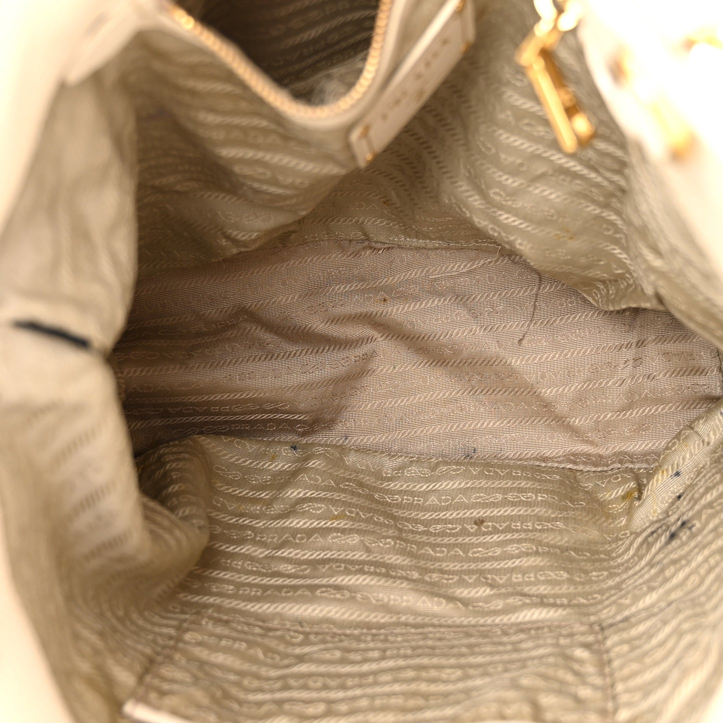 Vitello Daino Side Pocket Tote Talco