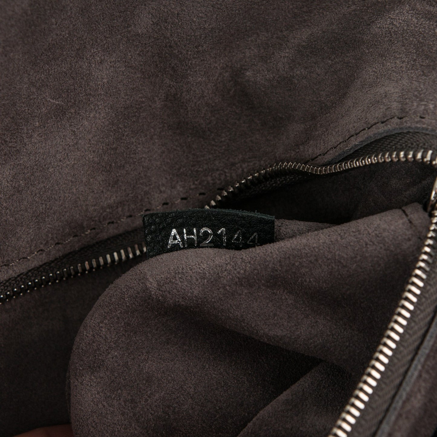 Veau Cachemire Soft Lockit MM Black