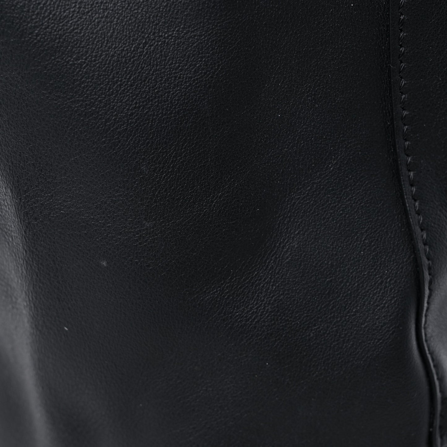 Vitello Grace King Karligraphy Chain Bucket Bag Black Bisquit