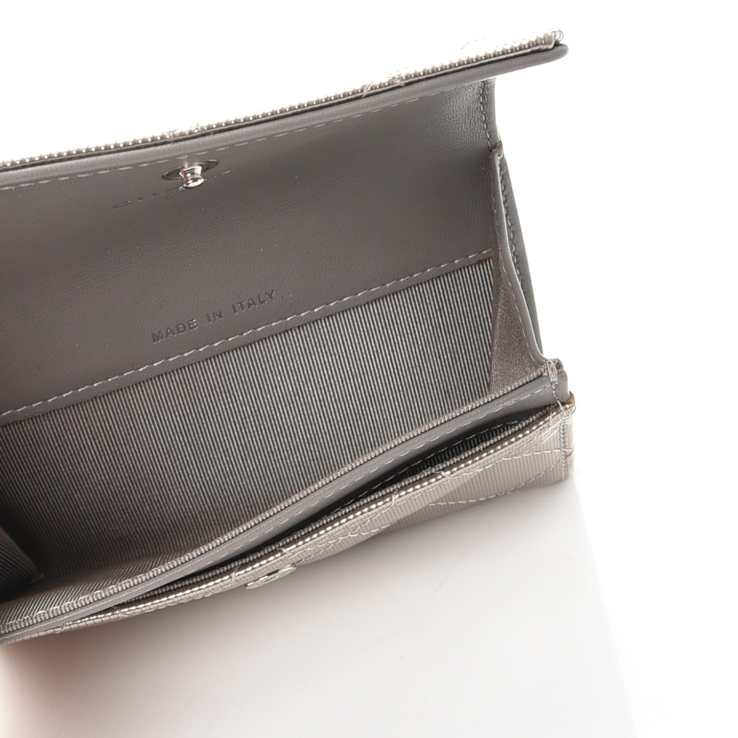 Striated Patent Quilted Card Holder Beige