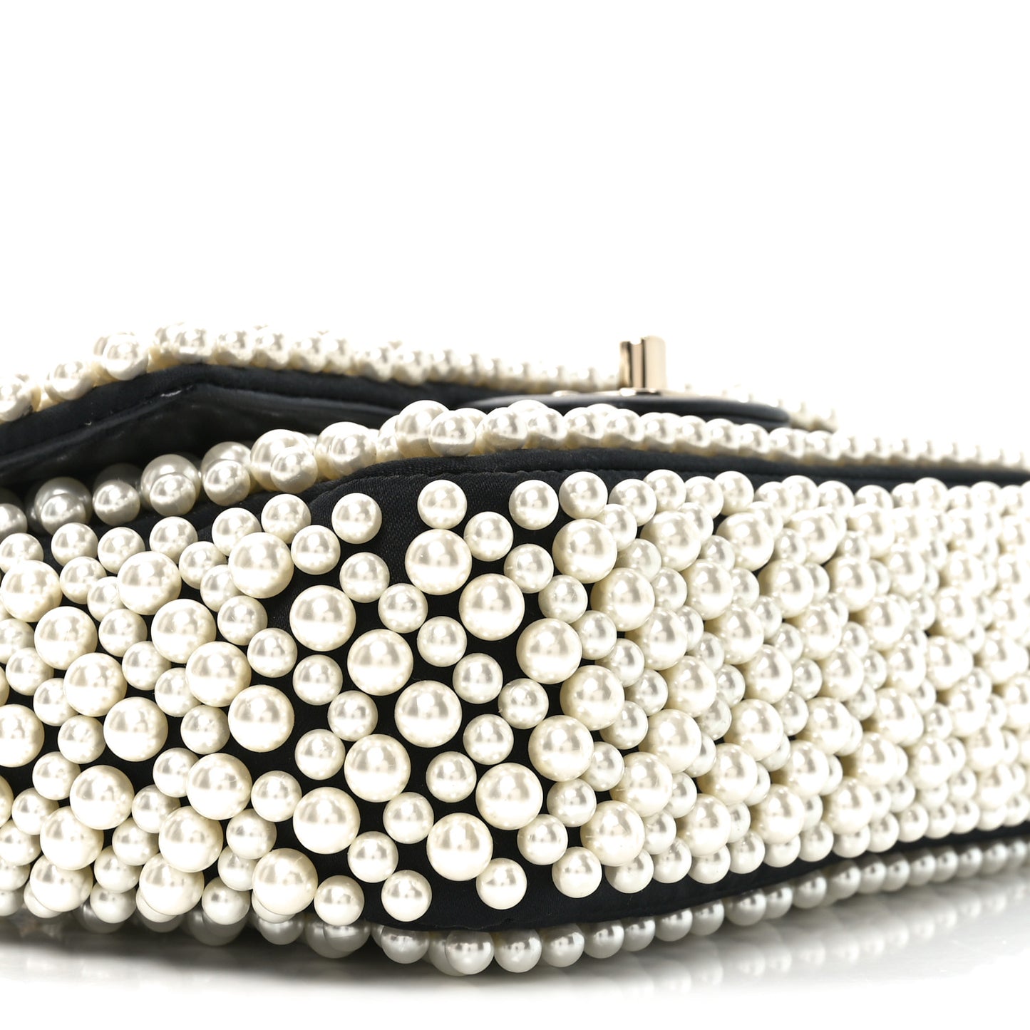 Lambskin Pearl On Flap Black