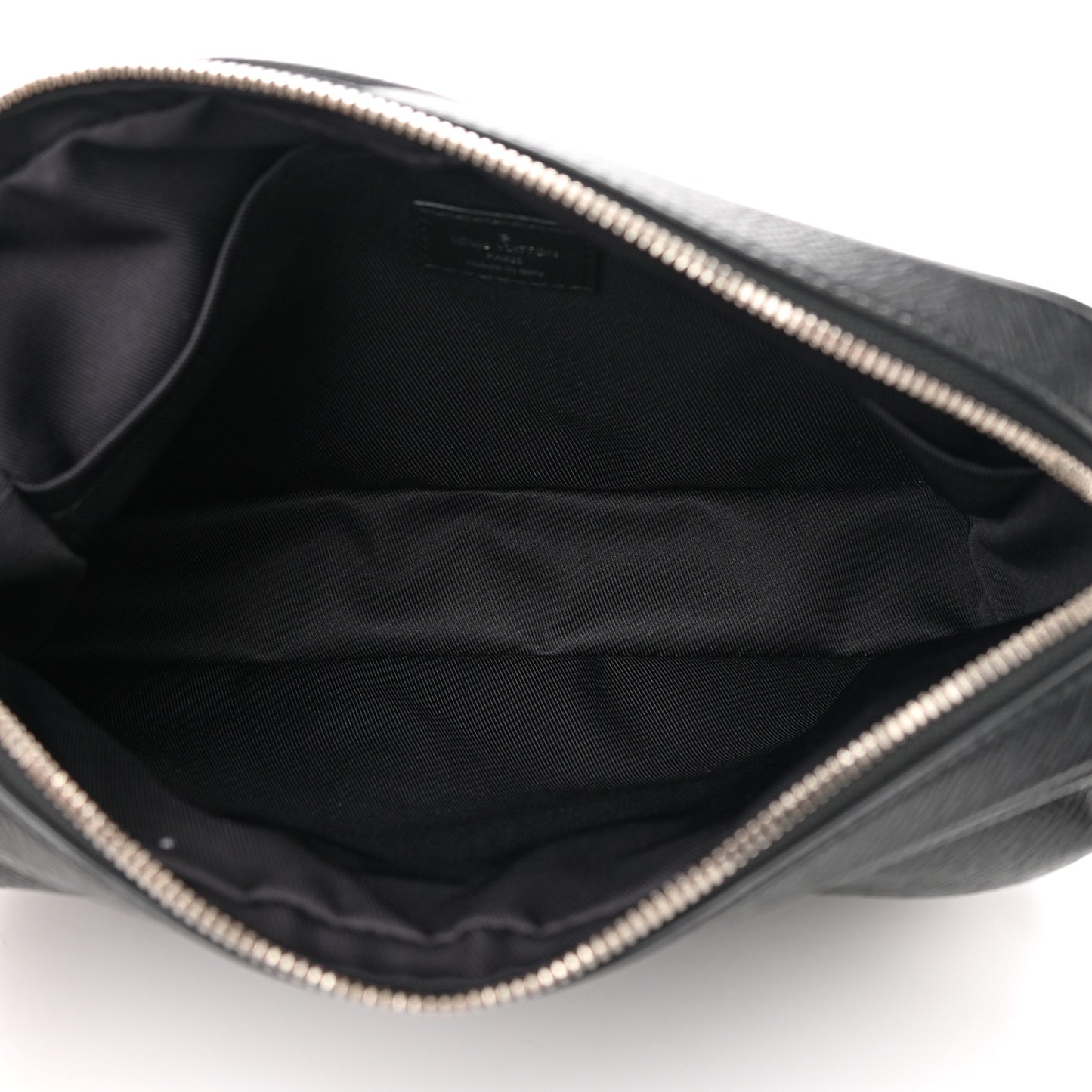Taiga Monogram Eclipse Outdoor Messenger Black