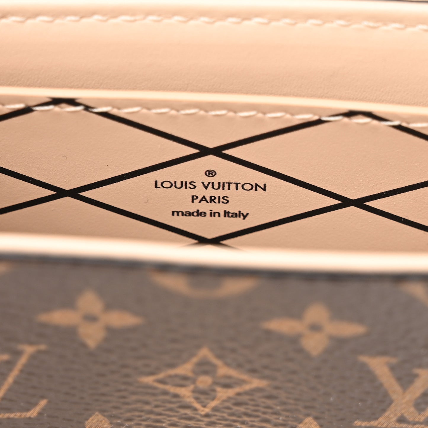 Monogram Pochette Trunk Verticale Black