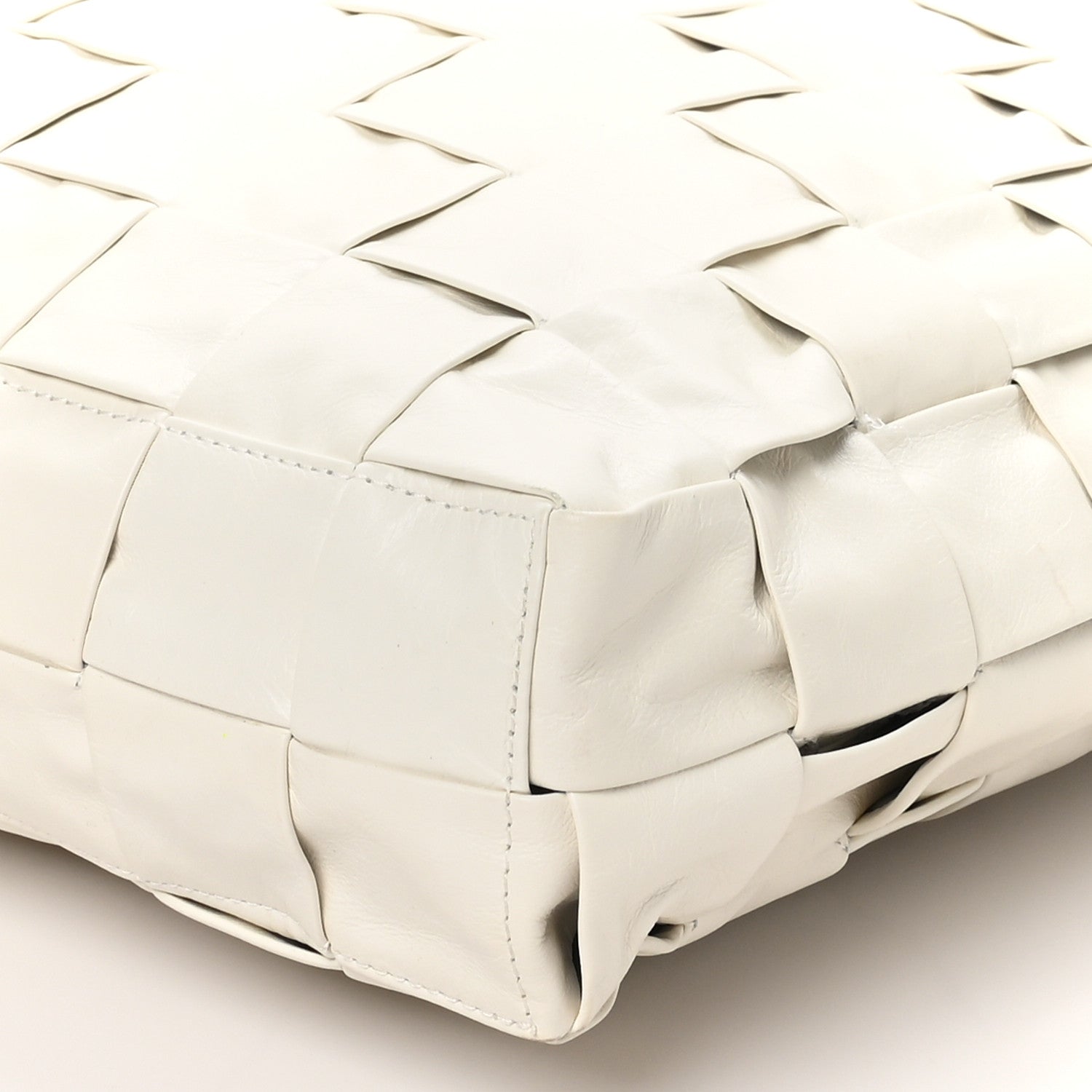 Bottega Veneta Calfskin Maxi Intrecciato Cassette Tote White 10 of 10