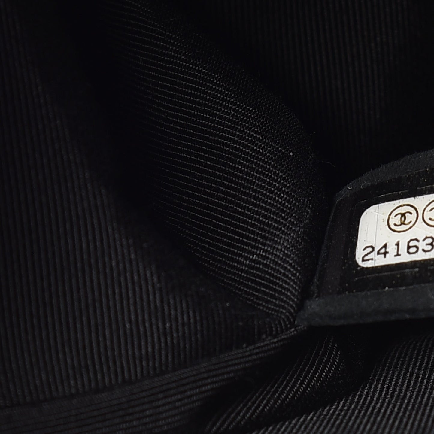 Caviar Quilted Medium Boy Flap So Black