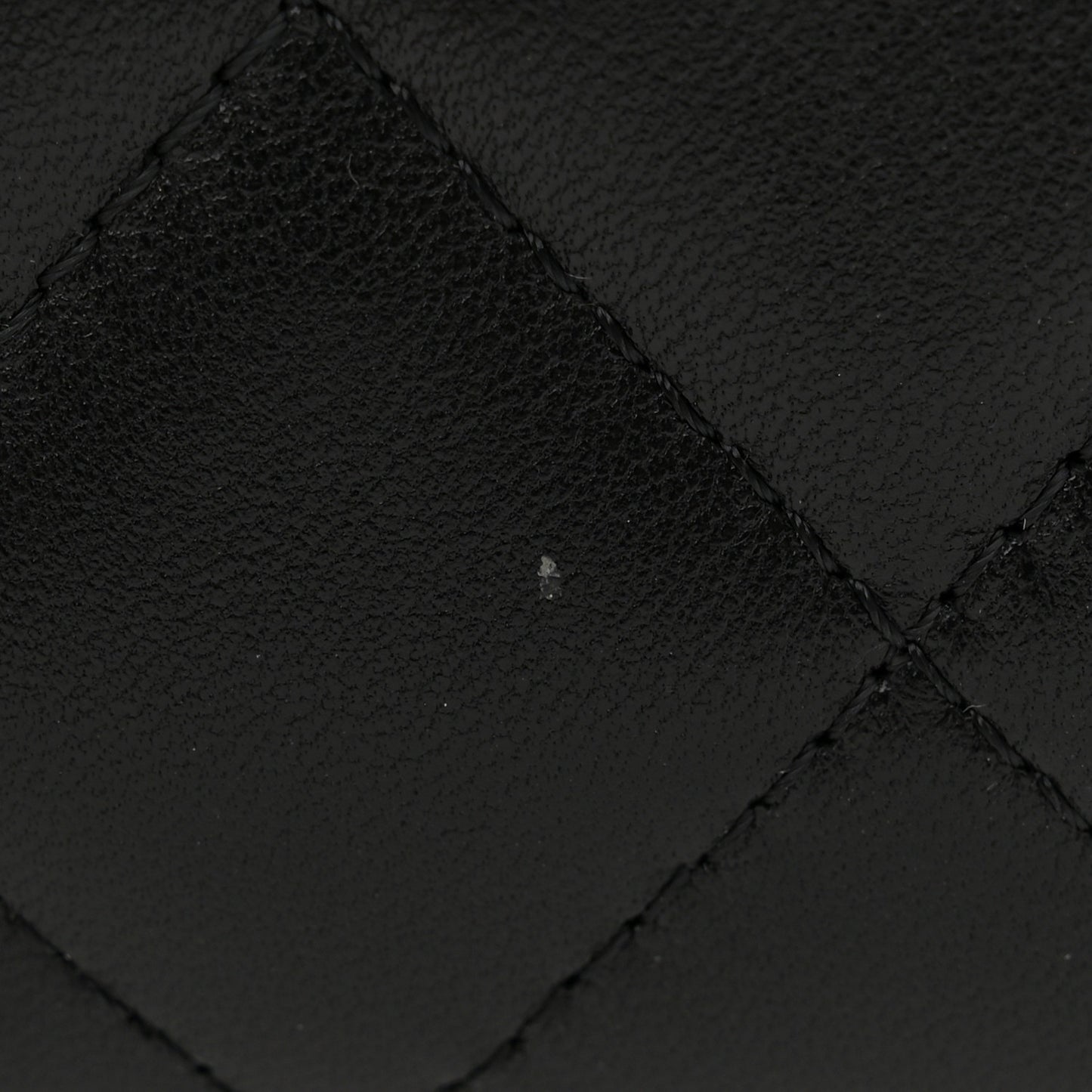 Lambskin Quilted Pearl Card Holder With Chain Black