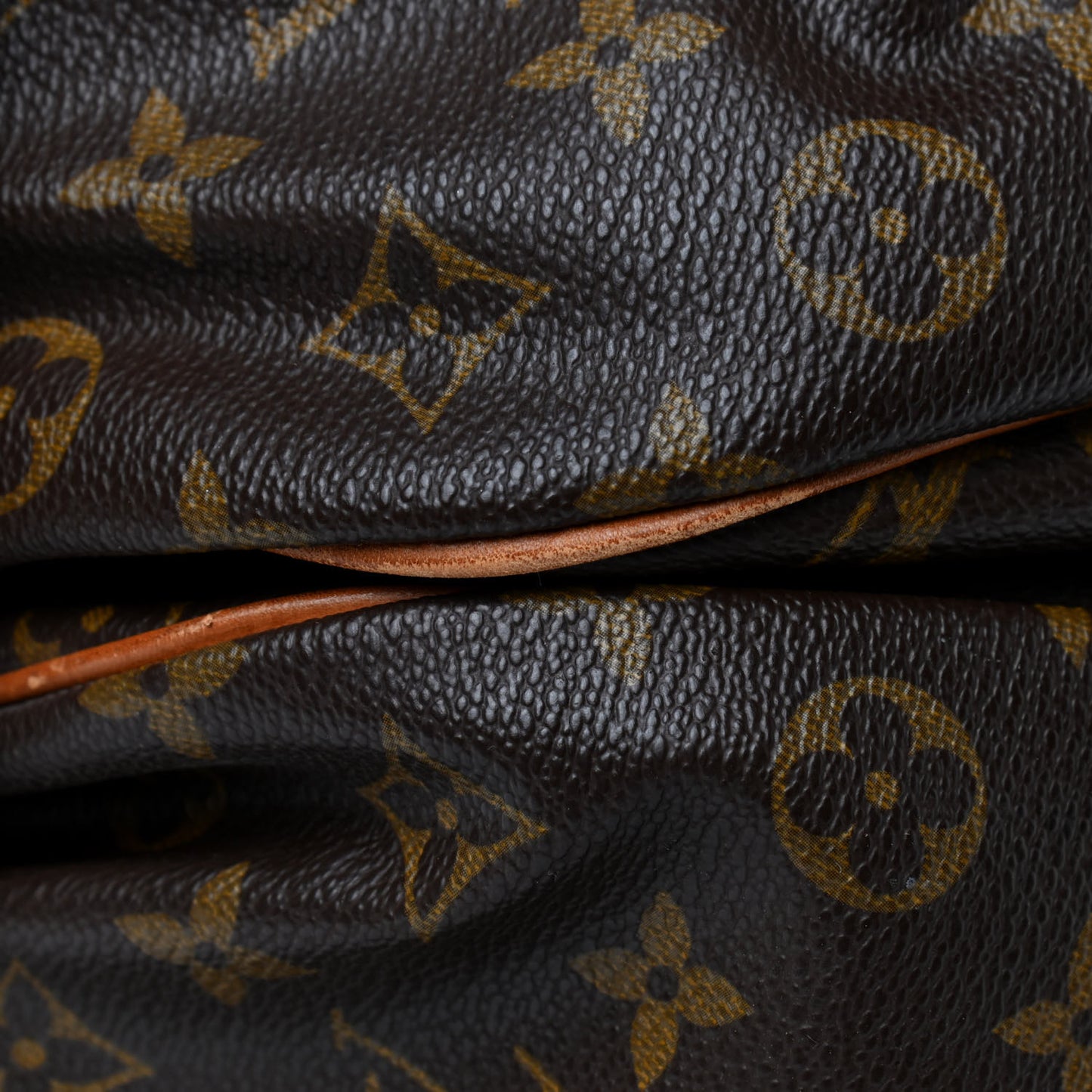 Monogram Saumur 43