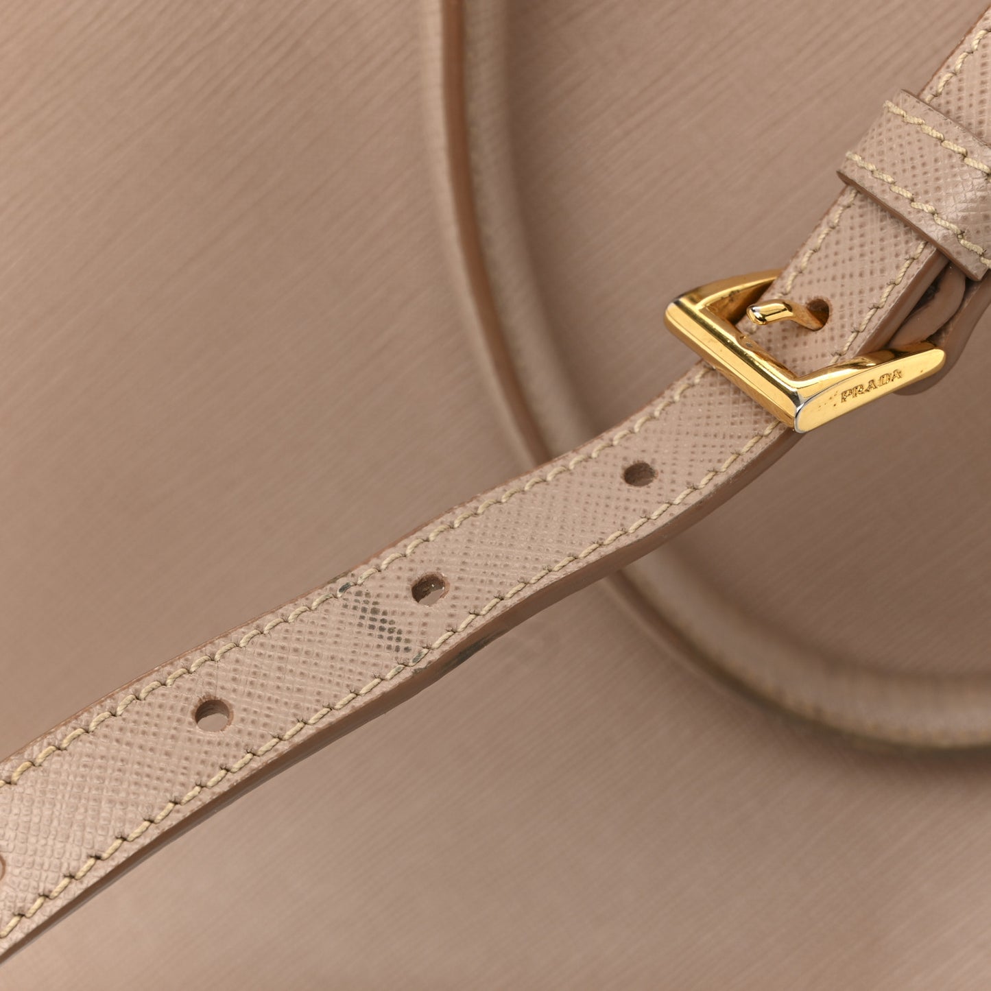 Saffiano Medium Galleria Double Zip Tote Cammeo