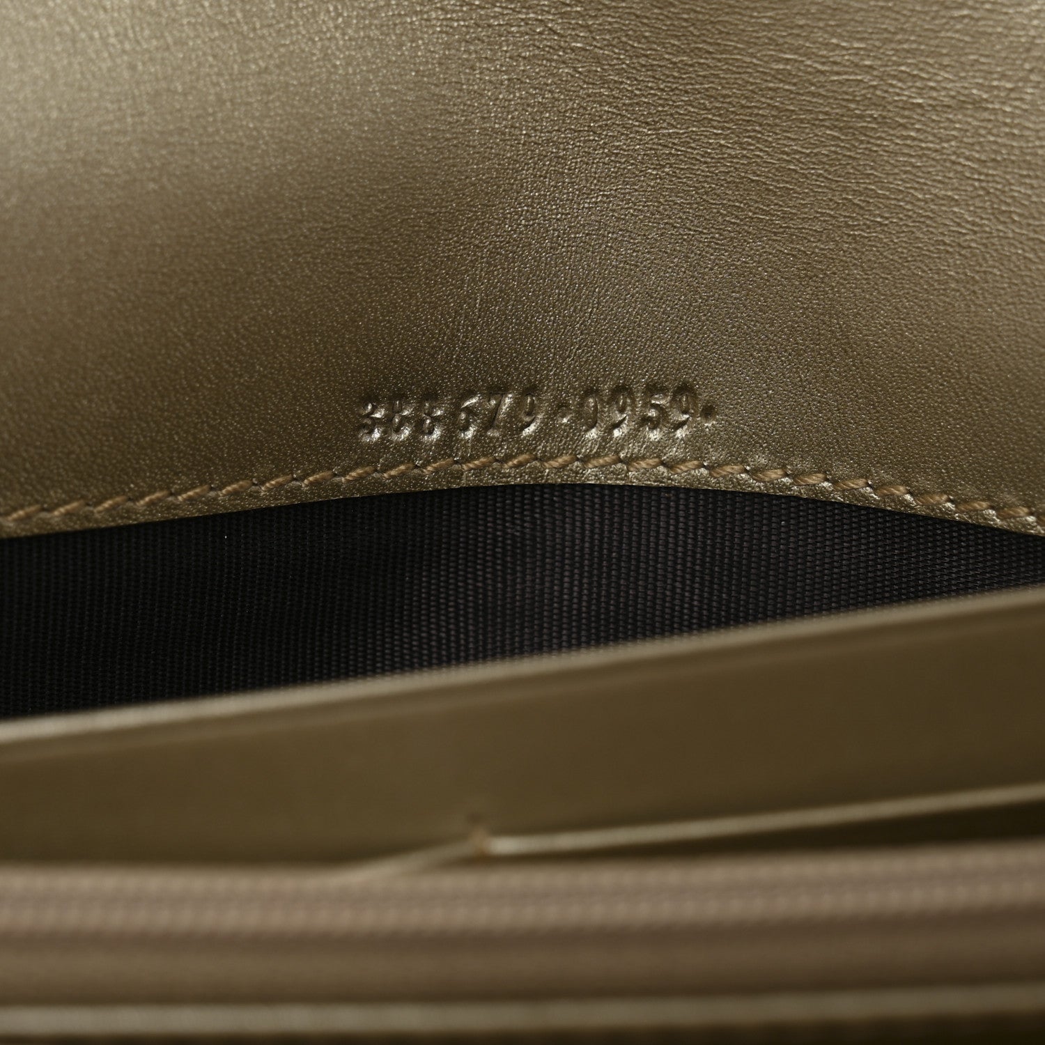Gucci Metallic Microguccissima Bow Continental Wallet Golden Beige 7 of 11