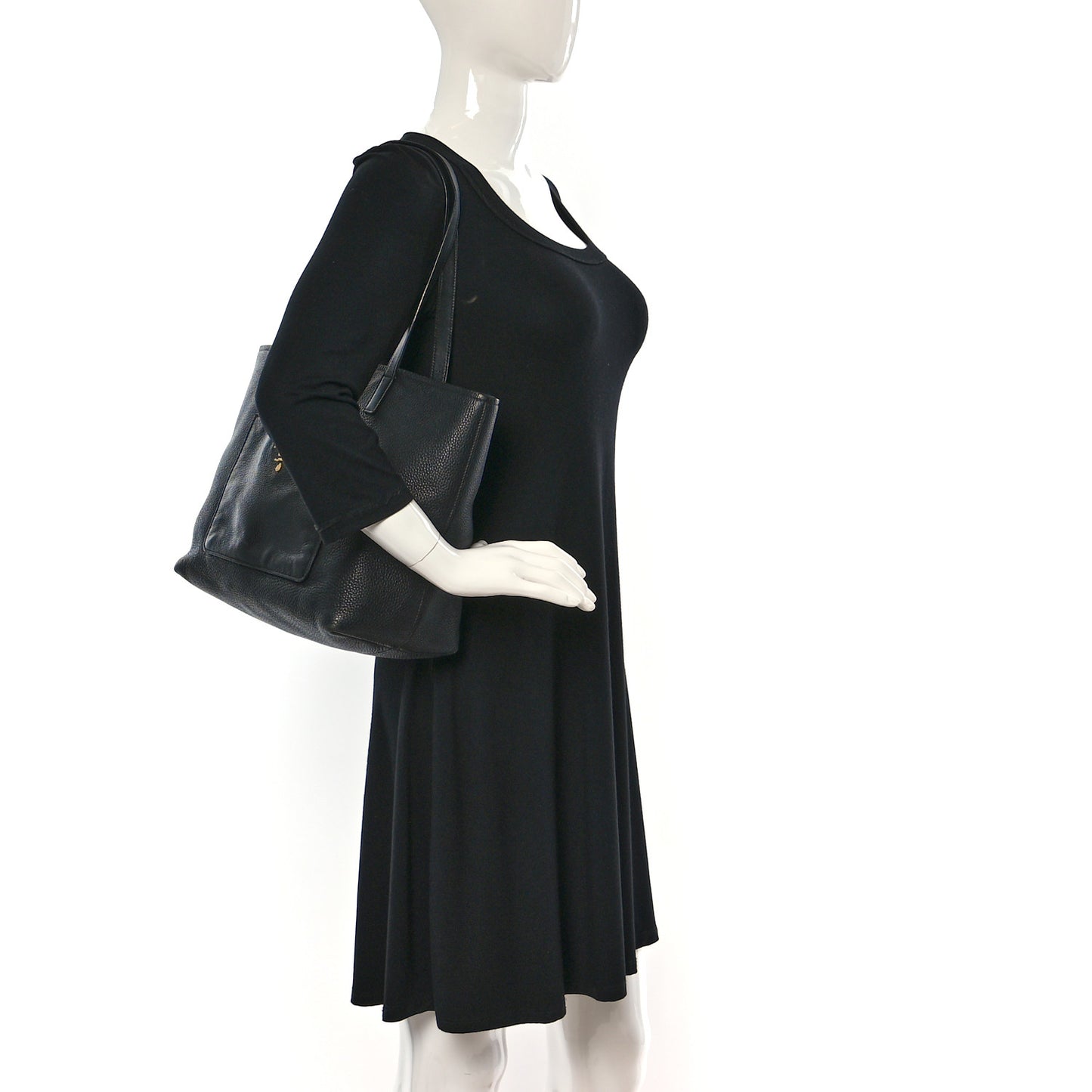 Vitello Daino Pocket Shopping Tote Black