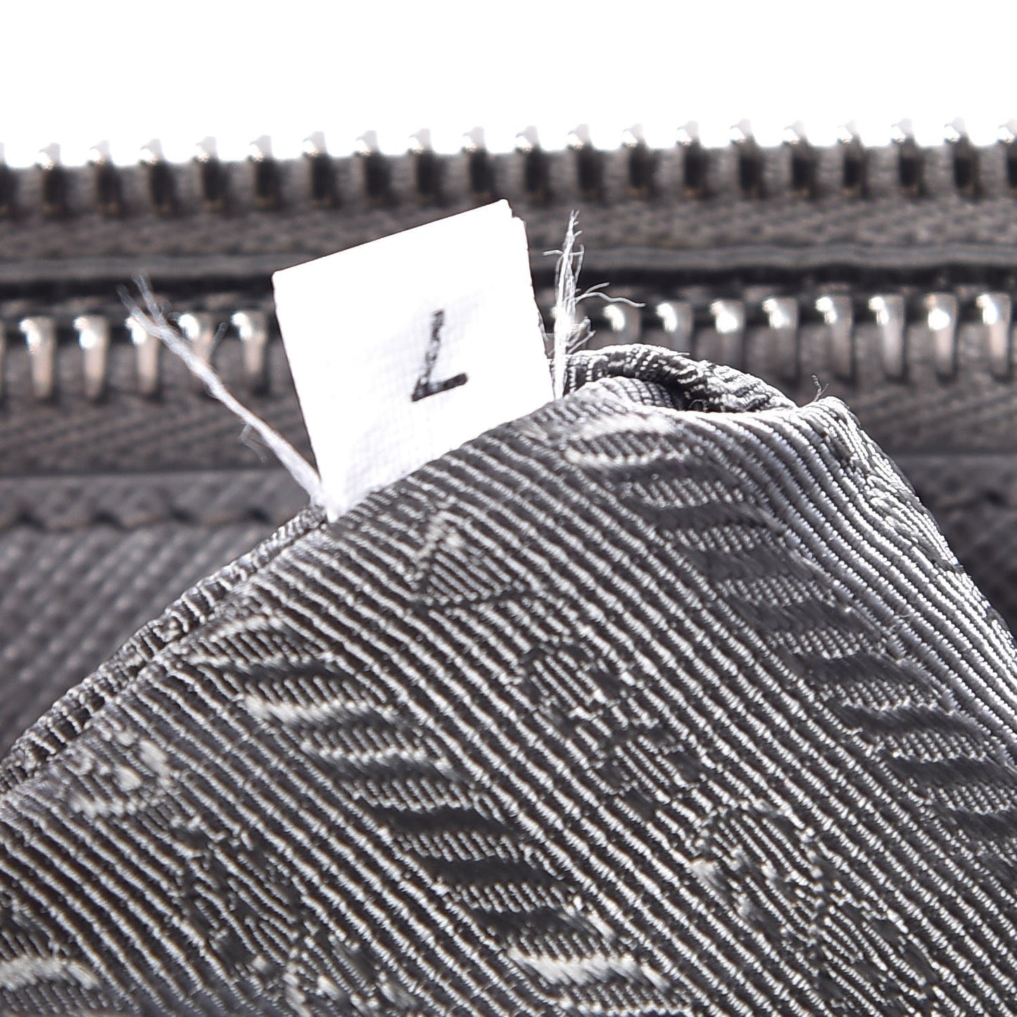 Saffiano Medium Galleria Double Zip Tote Marmo