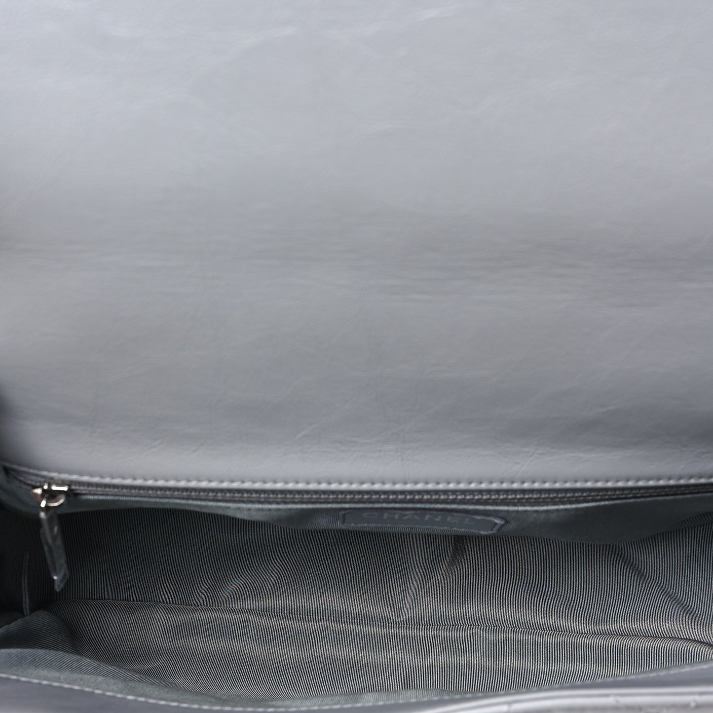 Crumpled Calfskin Large Chain All Over Flap Grey