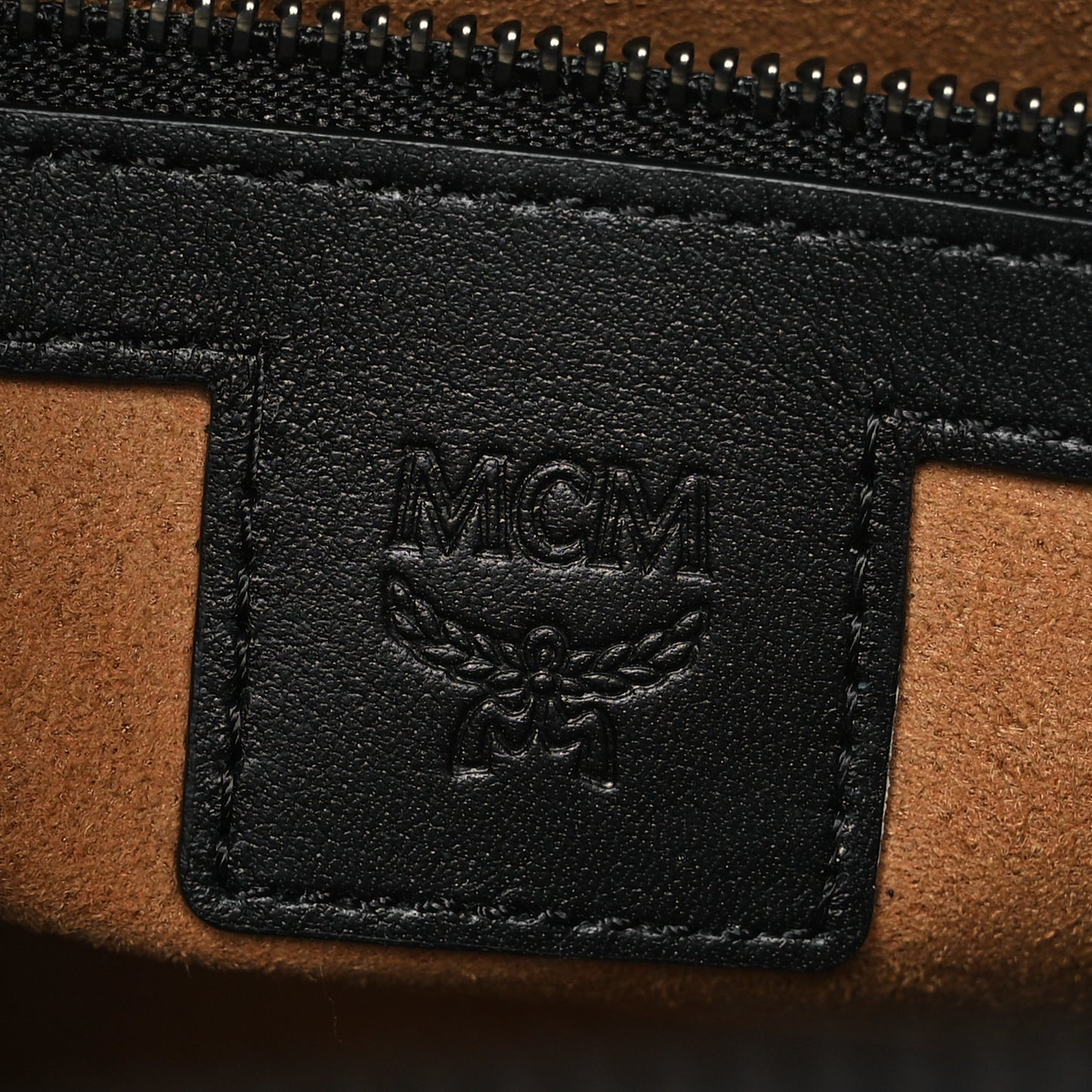 Calfskin Aren Clutch Crossbody Black