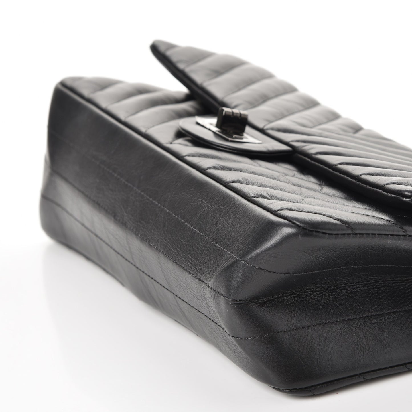 Aged Calfskin Chevron Quilted 2.55 Reissue 225 Flap So Black