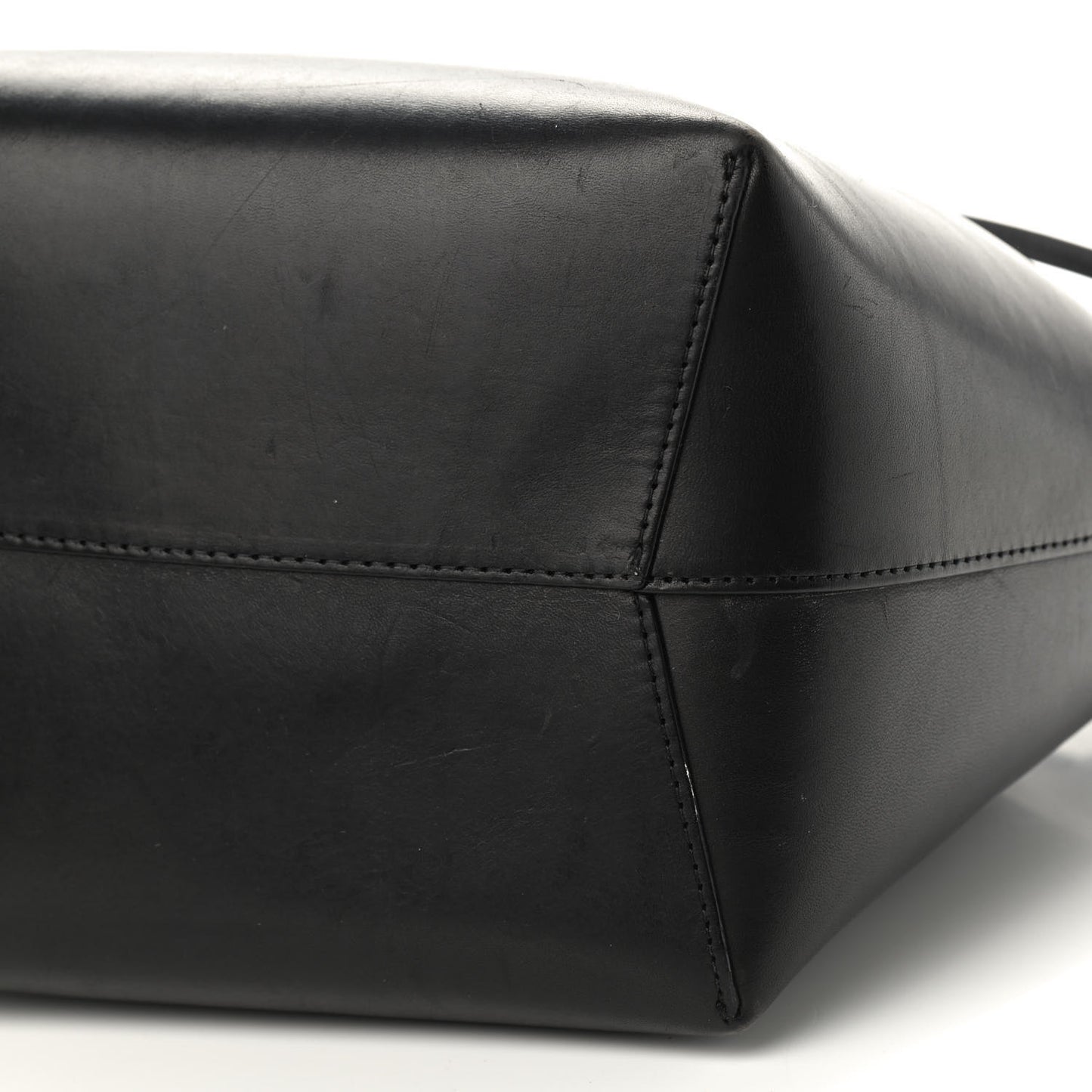 Vegetable Tanned Calfskin Bucket Bag Black Flamma