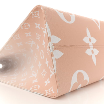 Louis Vuitton Monogram Giant By The Pool Onthego GM Brume 9 of 10