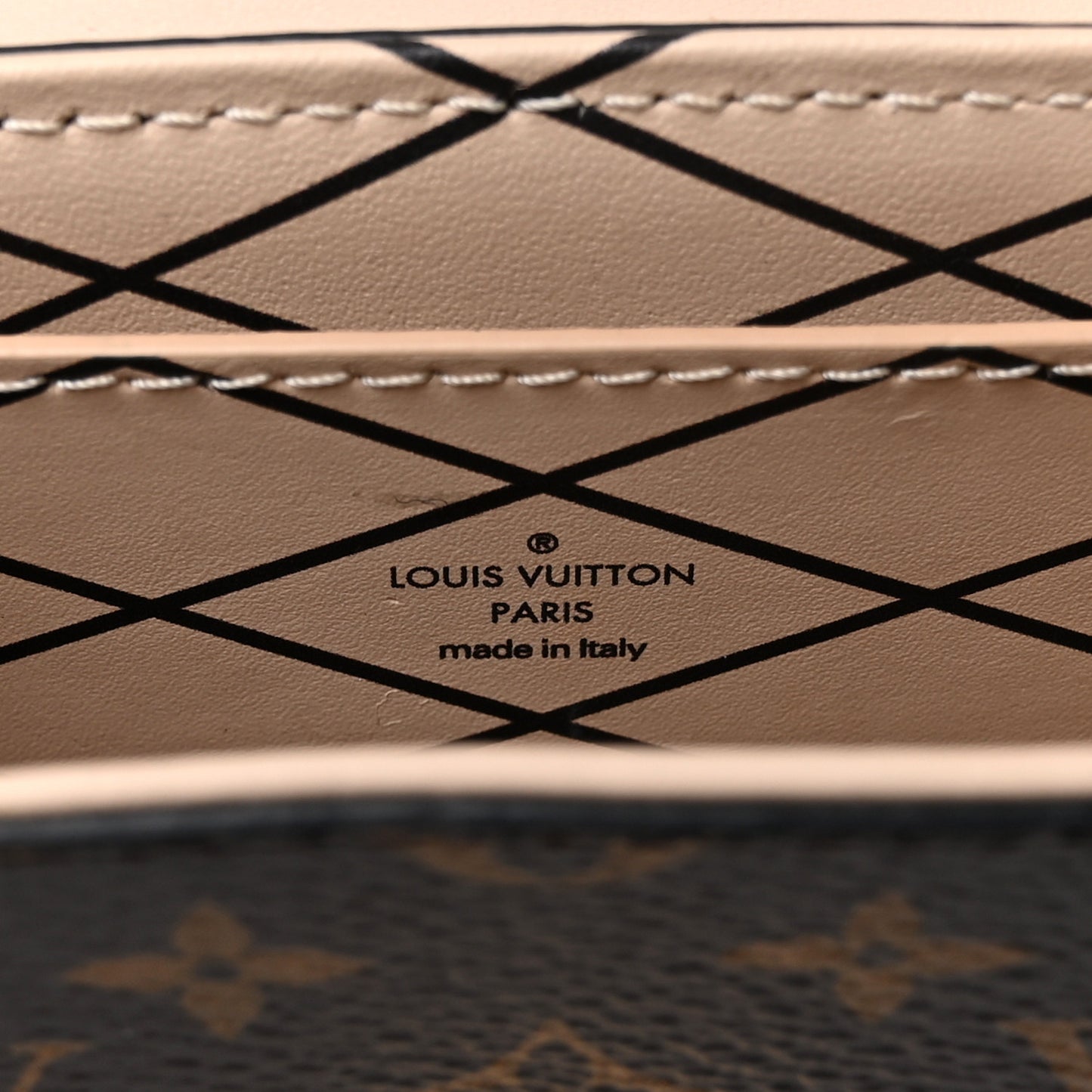 Monogram Pochette Trunk Verticale Black