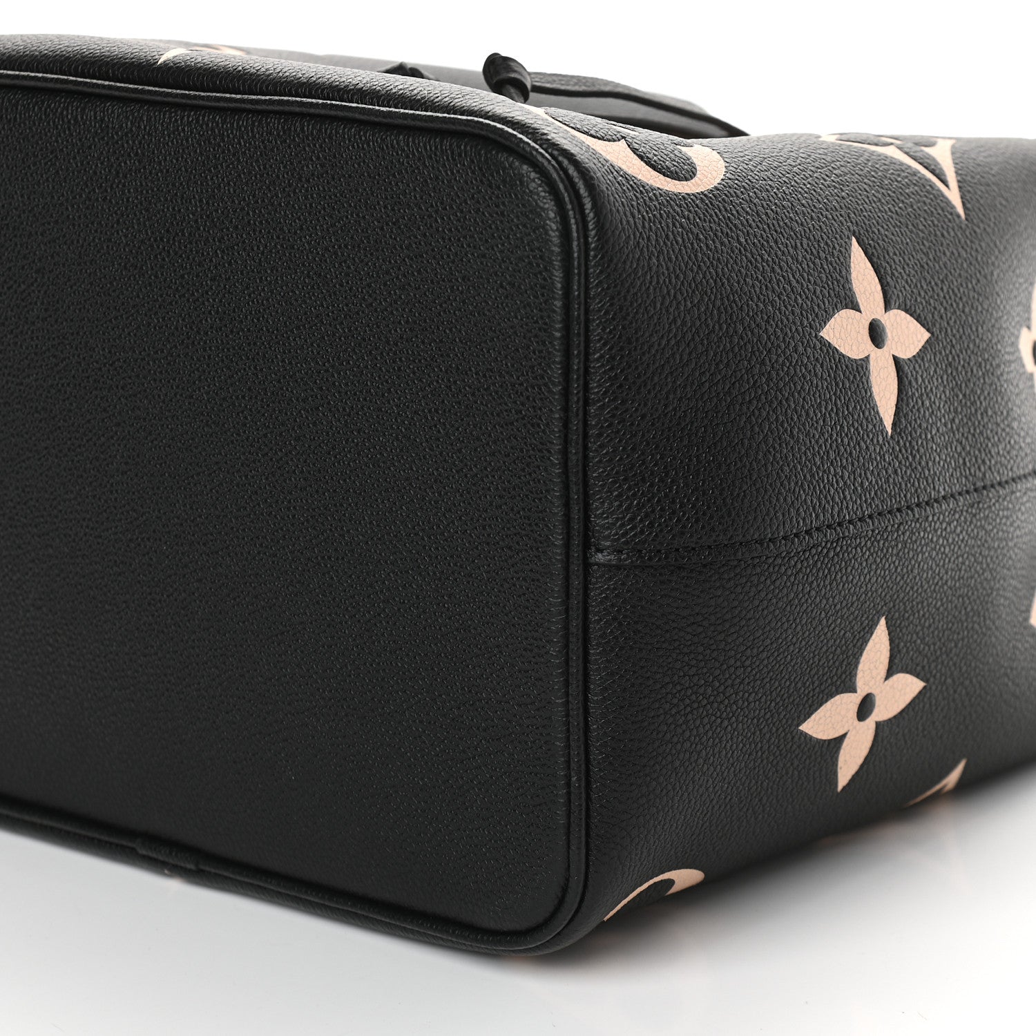 Louis Vuitton Empreinte Monogram Giant Neonoe MM Black Beige 8 of 8
