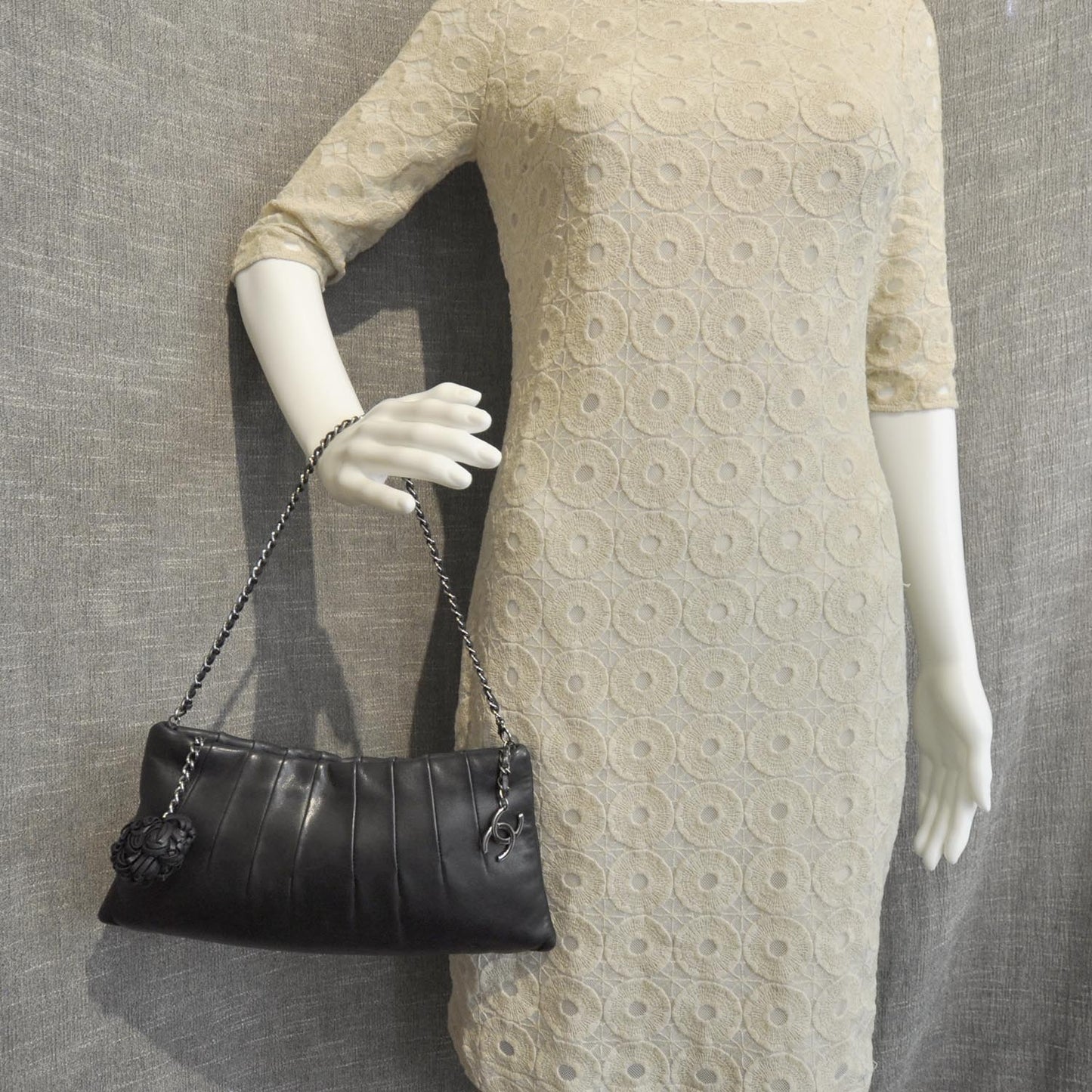 Lambskin Pleated Tassel Shoulder Bag Blak