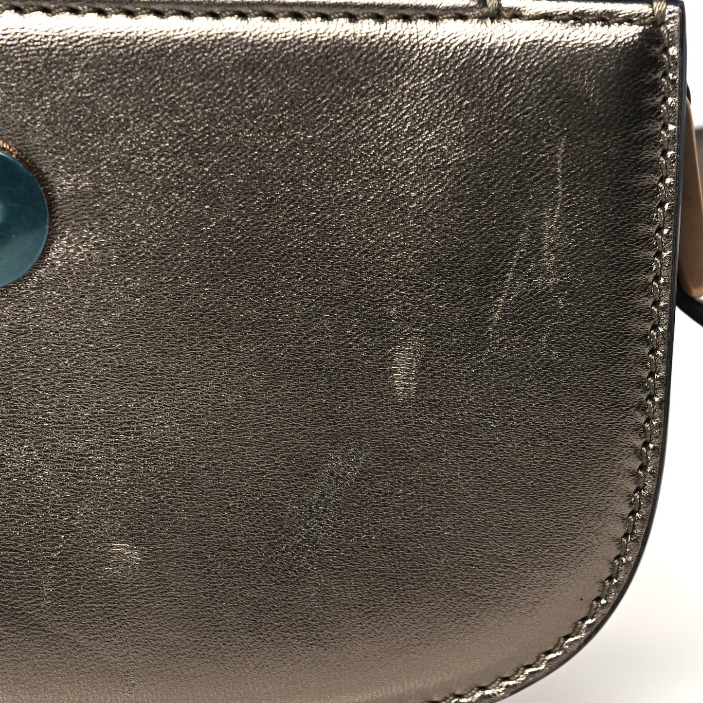Metallic Nappa Small Supervee Crossbody Bag Silber