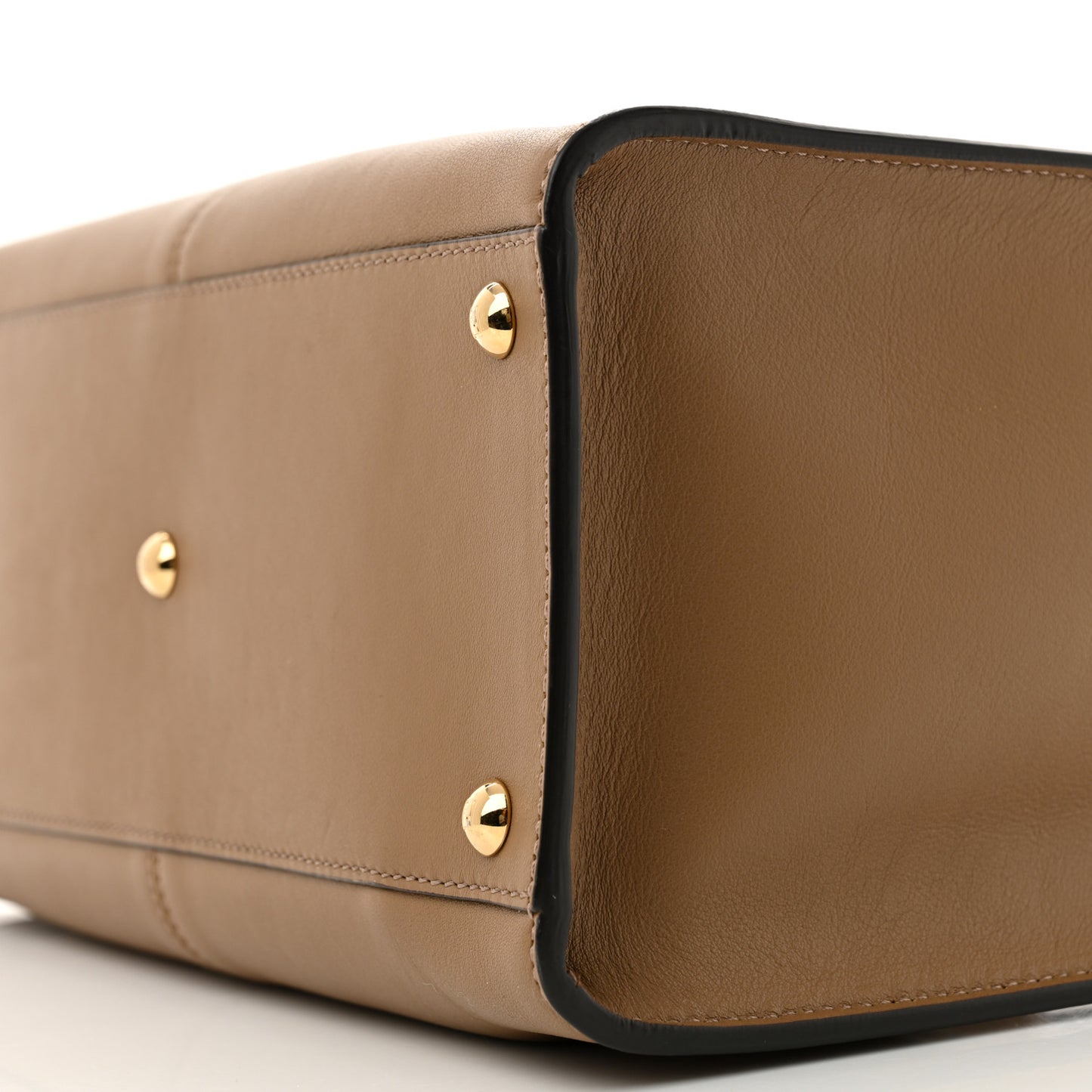 Vitello Seta Century Medium Peekaboo Mandorlo