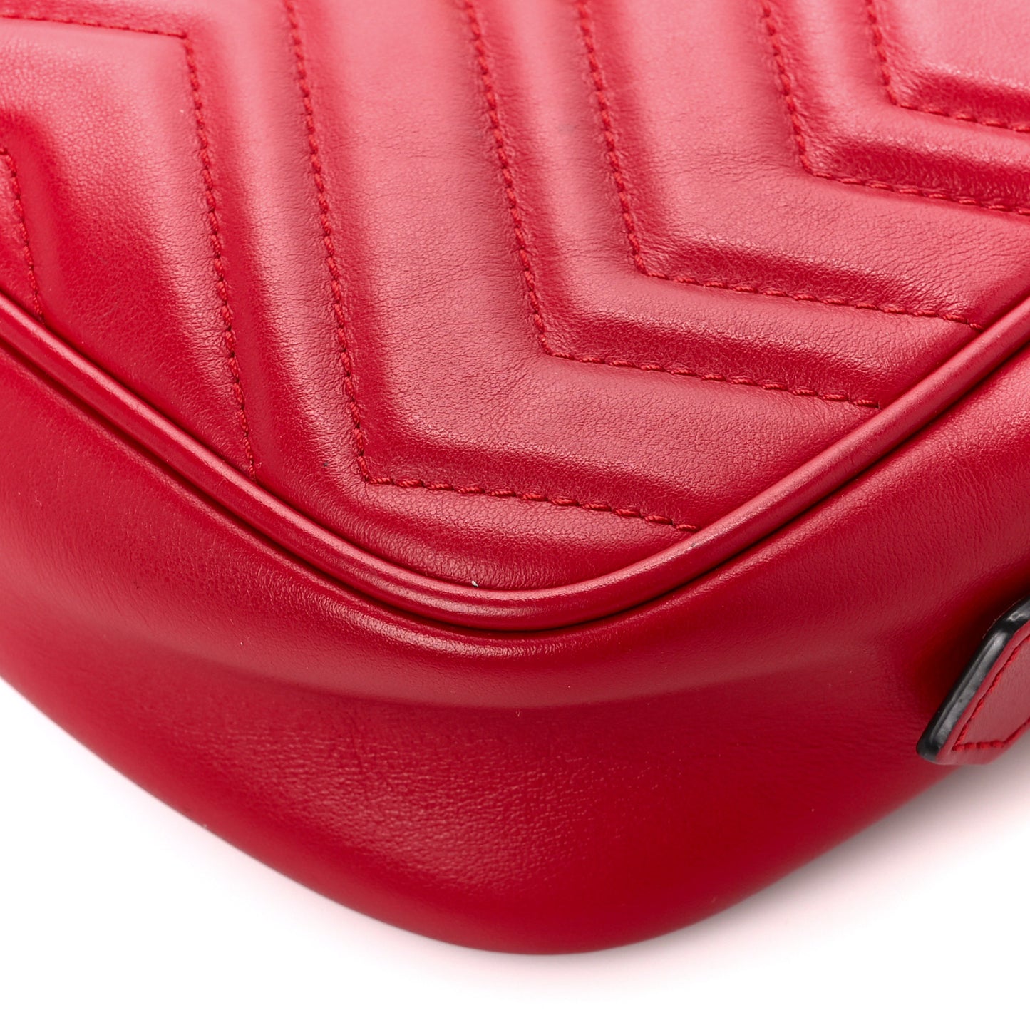 Calfskin Matelasse Mini GG Marmont Chain Shoulder Bag Hibiscus Red