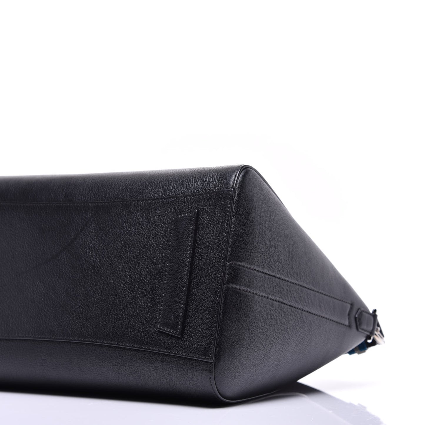 Sugar Goatskin Medium Antigona Black