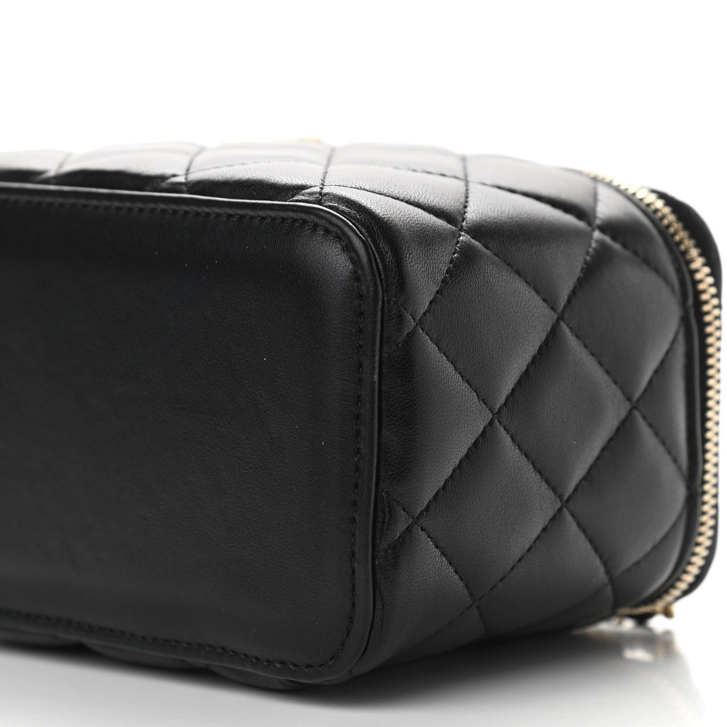 Lambskin Quilted Small Top Handle Vanity Case With Chain Black