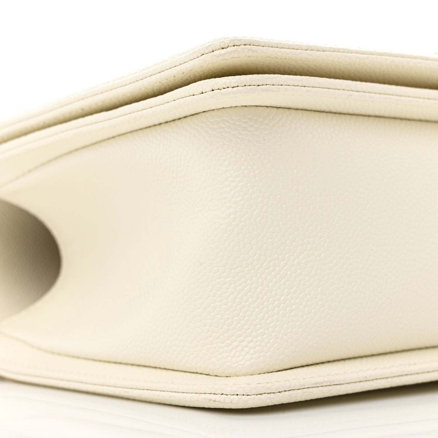 Caviar Quilted Medium Boy Flap White
