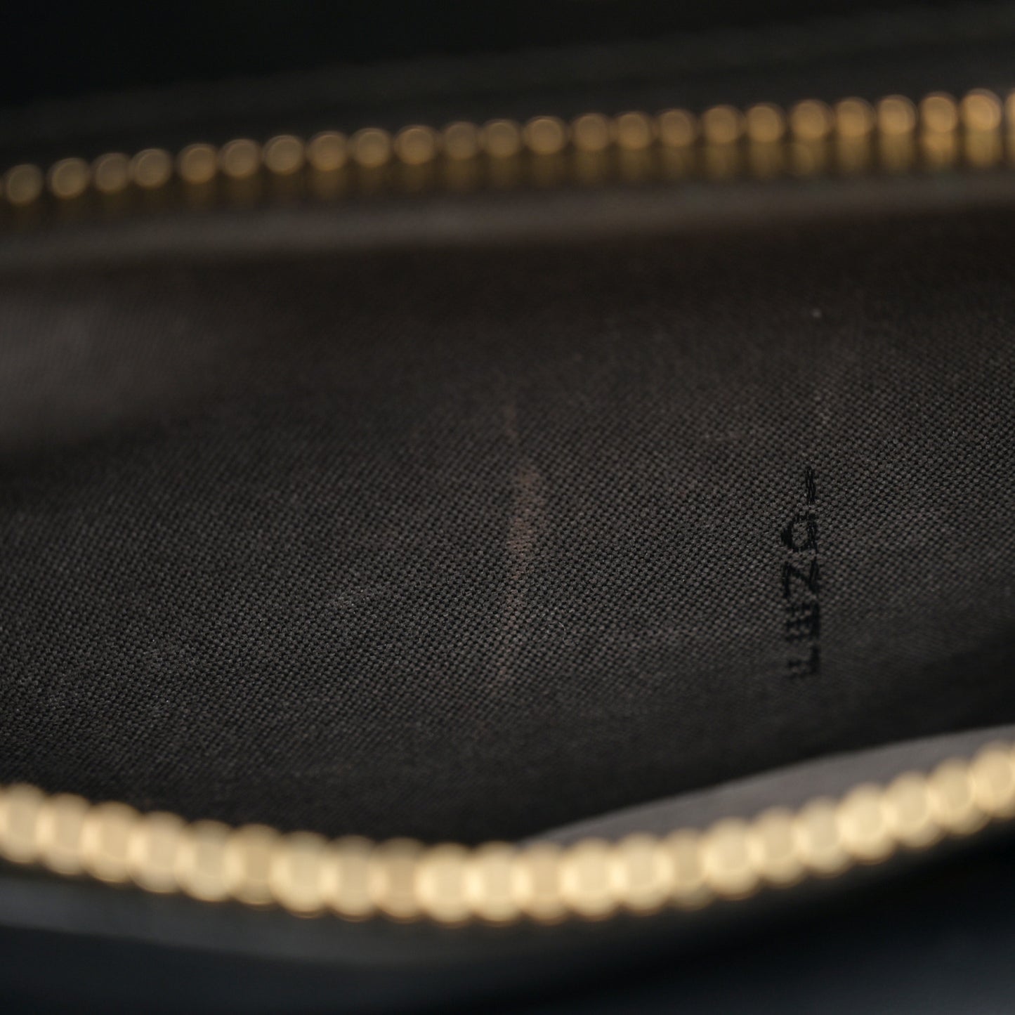 Crocodile Medium Peekaboo Iconic Satchel Black