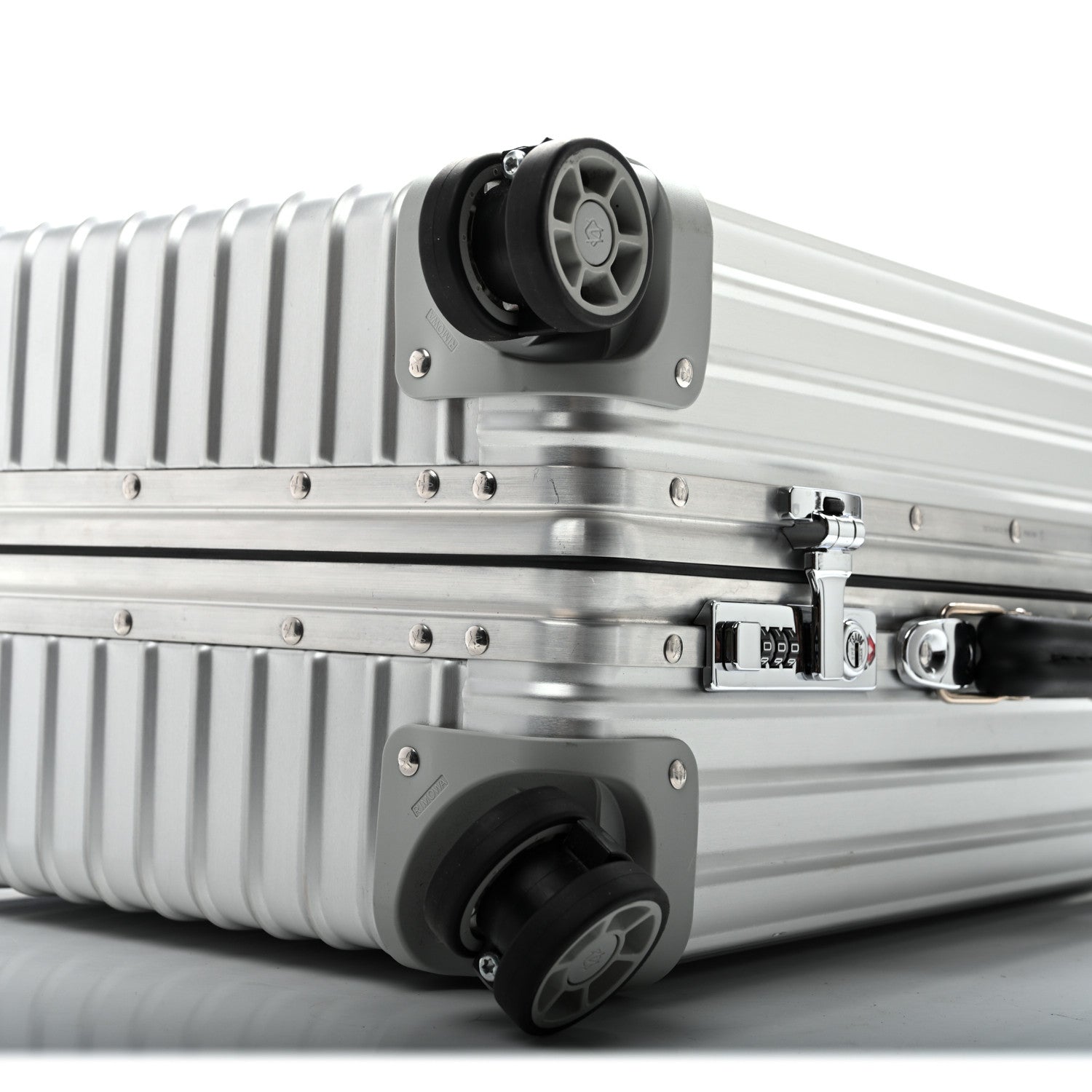 Rimowa Aluminum Classic Flight Cabin Silver 8 of 15