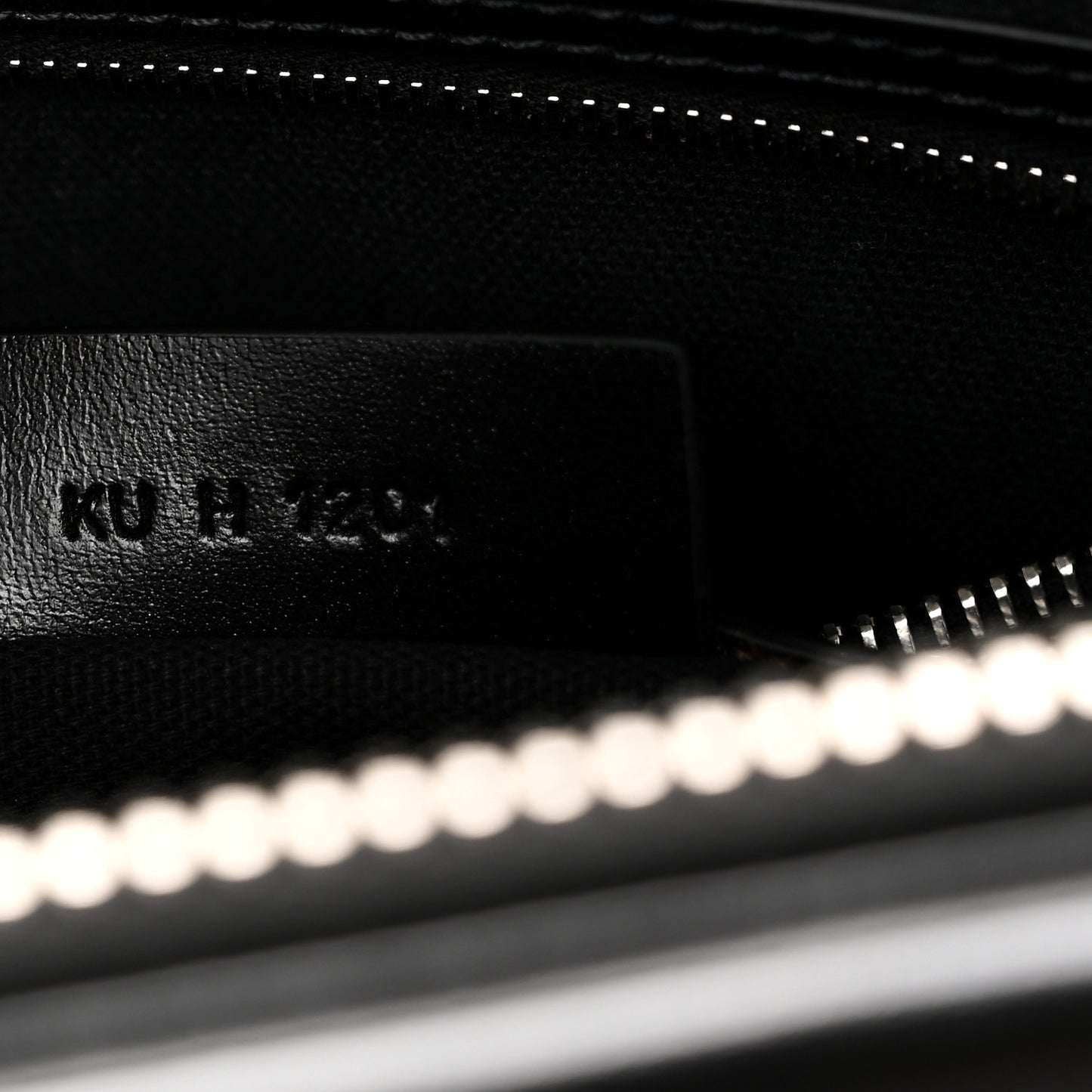 Shiny Lord Calfskin Medium Antigona Black