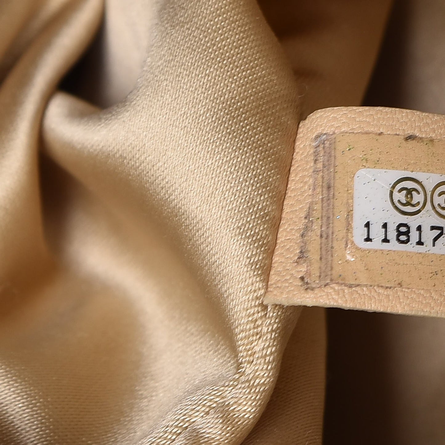 Vinyl XL Rock and Chain Flap Black