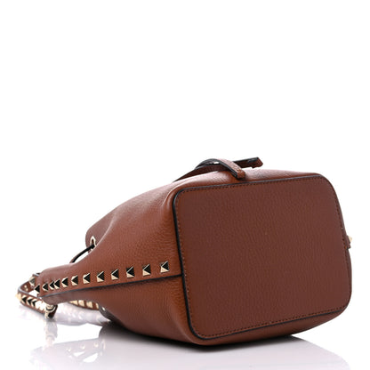 Valentino Garavani Grained Calfskin Rockstud Bucket Bag Saddle Brown 3 of 7