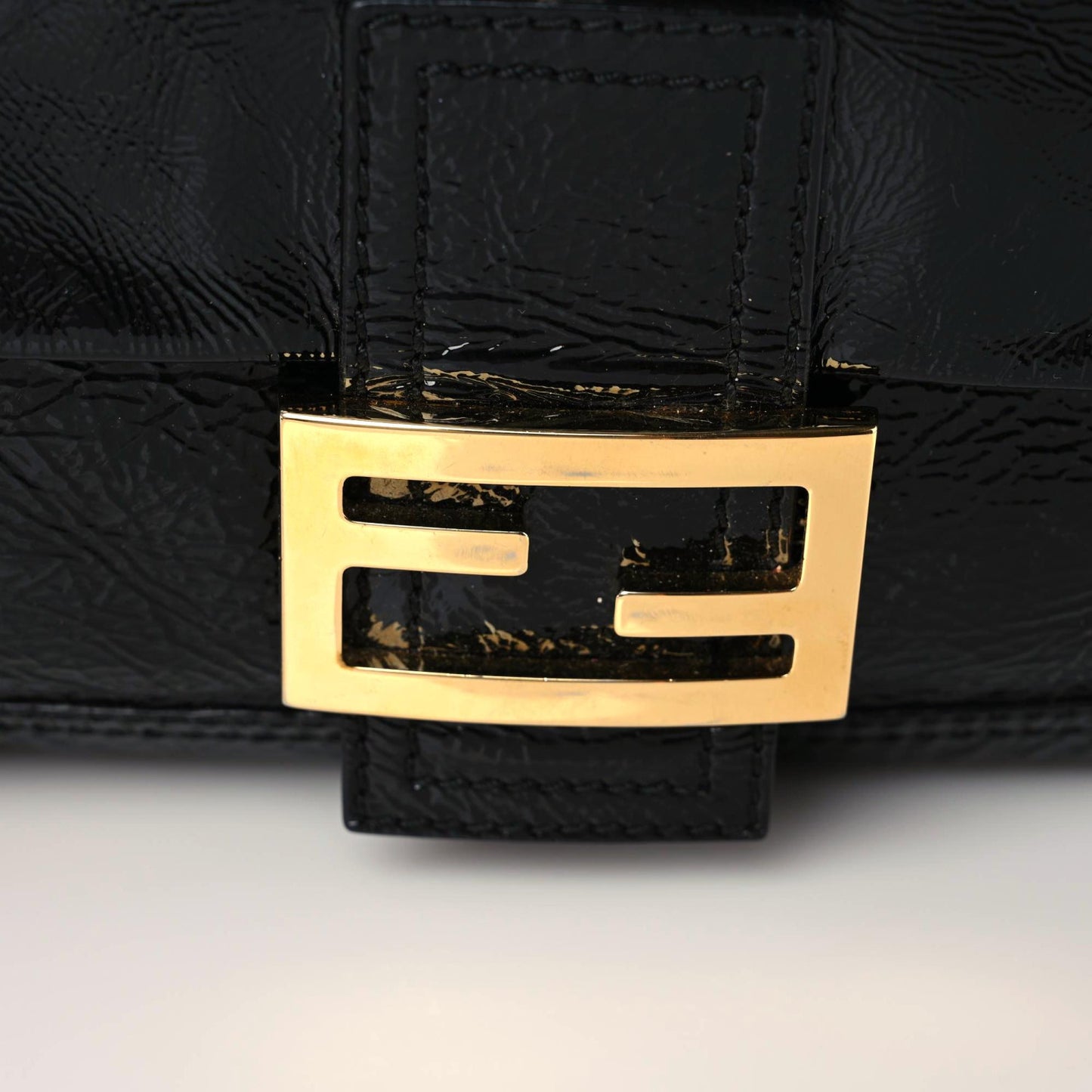 Vitello Naplak Medium Convertible Baguette Black