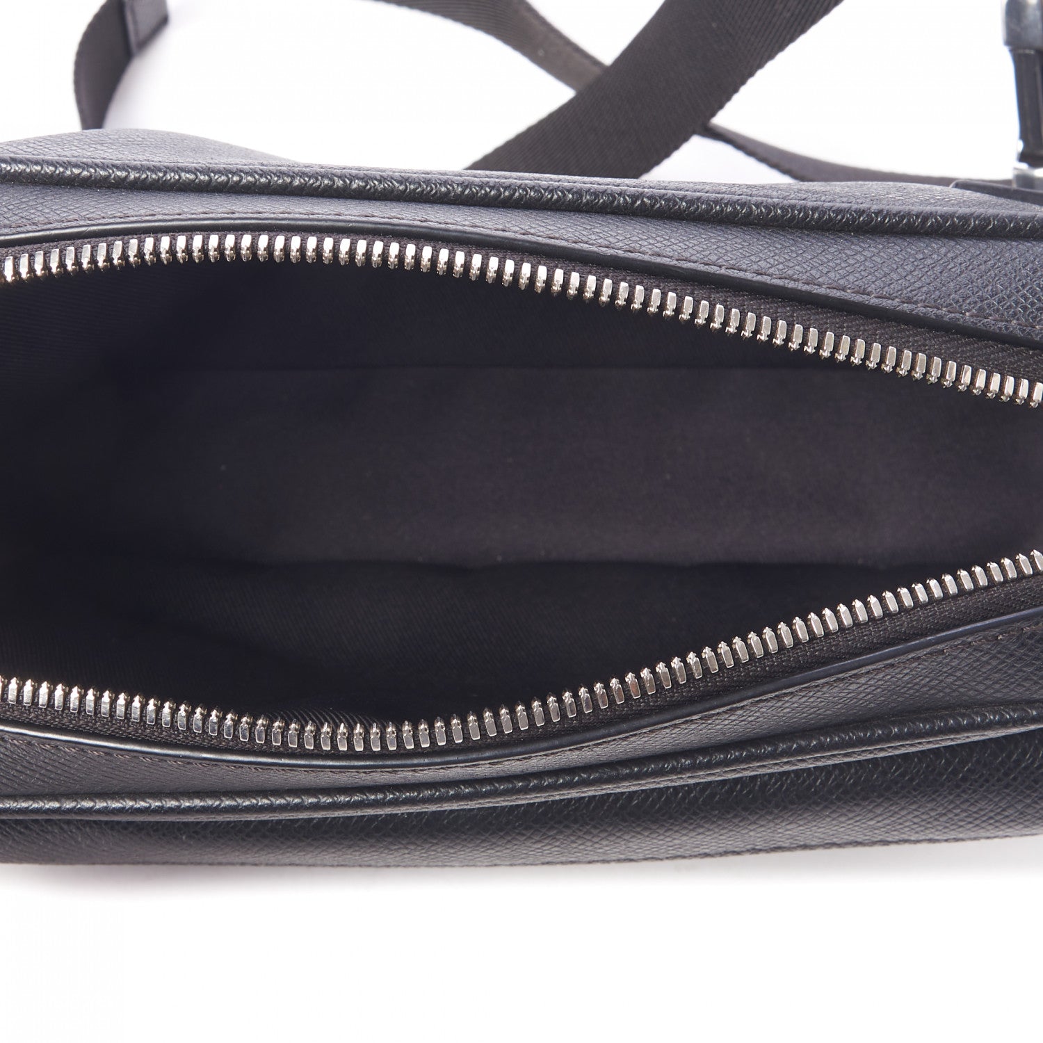 Louis Vuitton Taiga Outdoor Bumbag Black 6 of 8