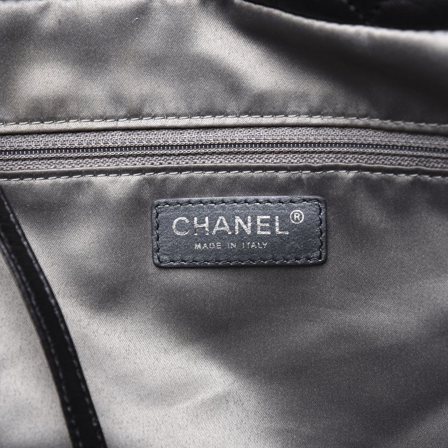 Lambskin Quilted Large Week End on Mars Tote Black