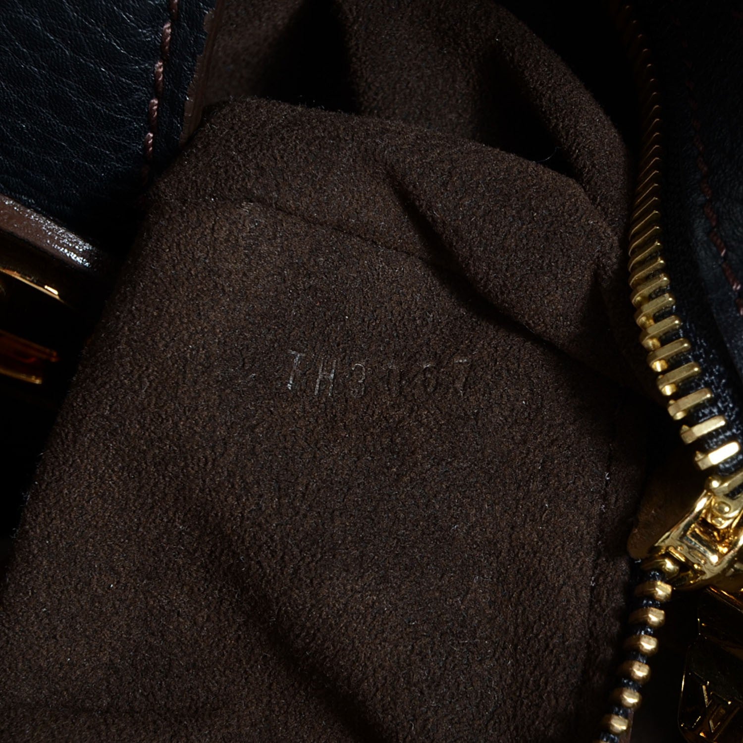 Louis Vuitton Mahina L Black 11 of 15