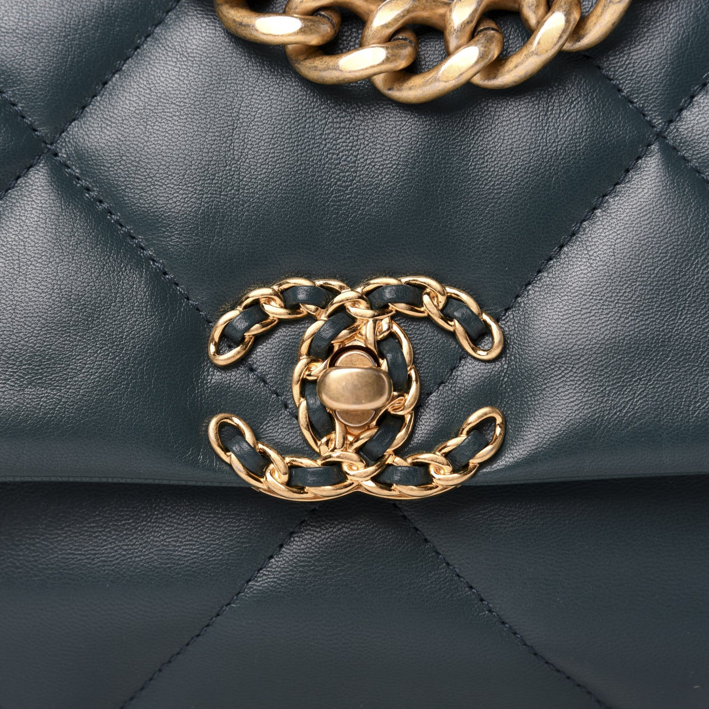 Lambskin Quilted Medium 19 Flap Green