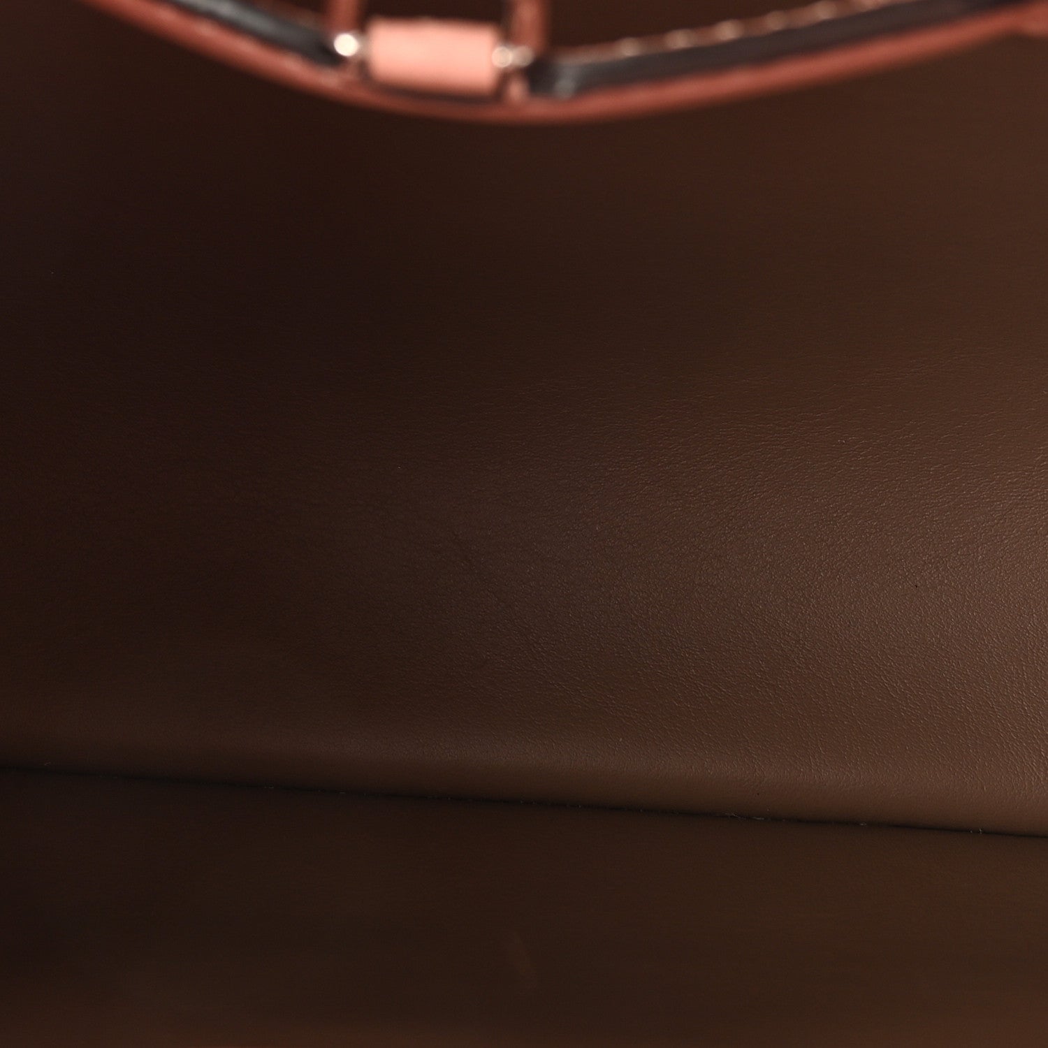 Louis Vuitton Taurillon Capucines PM Magnolia 5 of 9